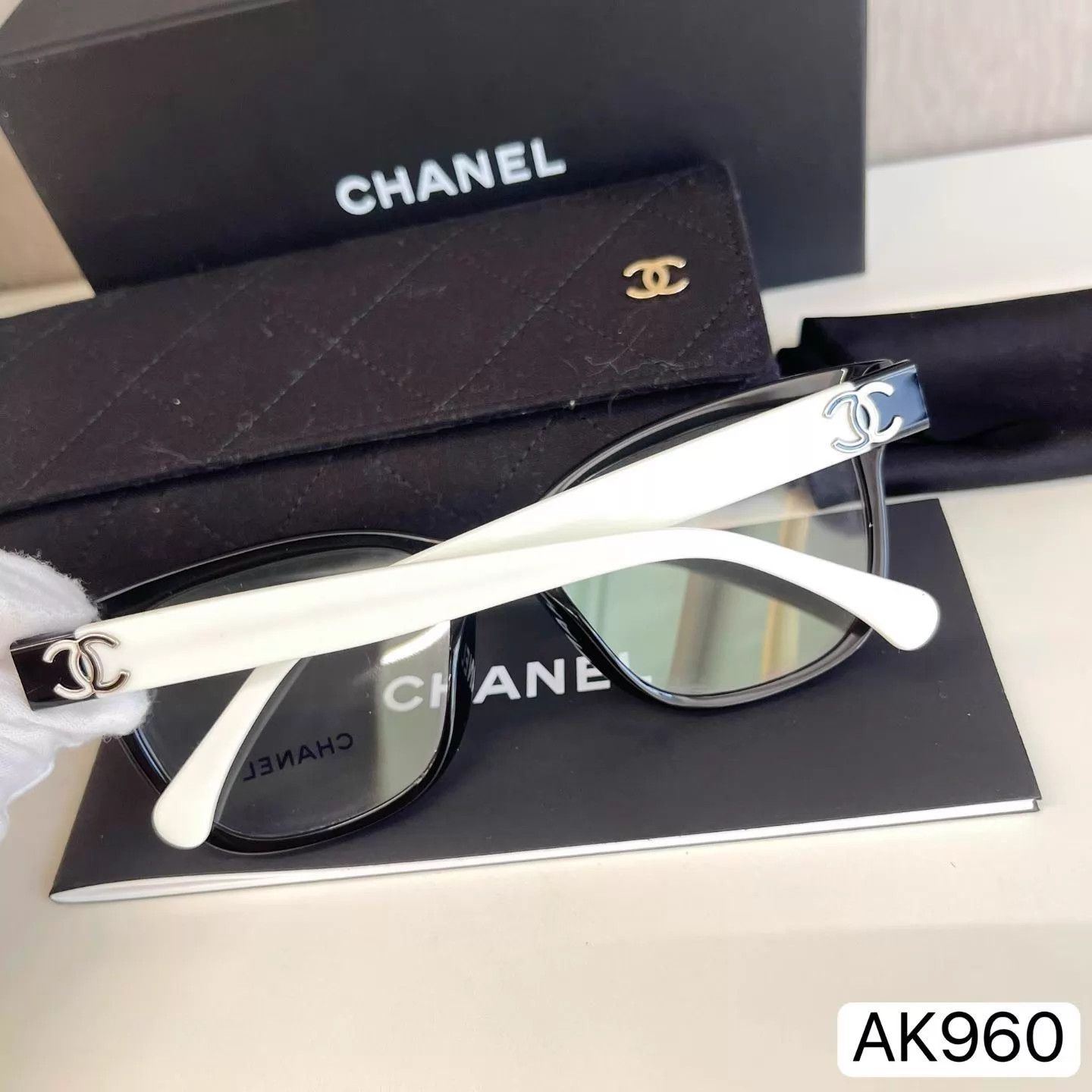 Chanel Chanel AK960 Black & White Panda Flat Lens Glasses Size ONE SIZE - 6 Thumbnail