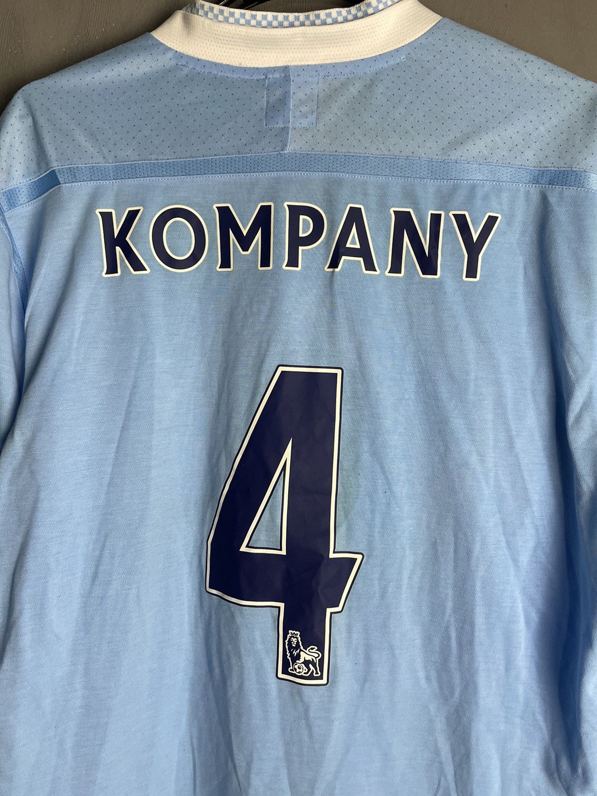 Umbro #4 Vincent Kompany Umbro Manchester City 2011 long sleeve Size US L / EU 52-54 / 3 - 2 Thumbnail