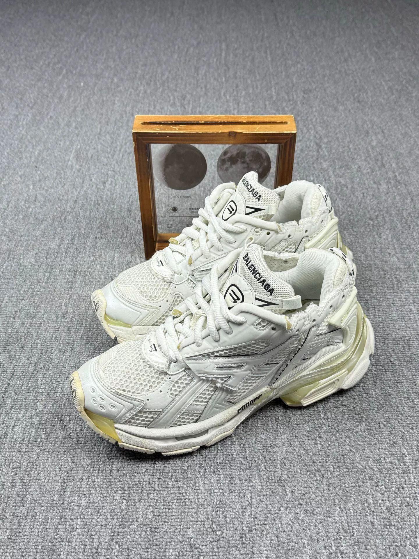 Balenciaga Balenciaga Running White Lowtop Sneakers 7 Men Size US 7 / EU 40 - 1 Thumbnail