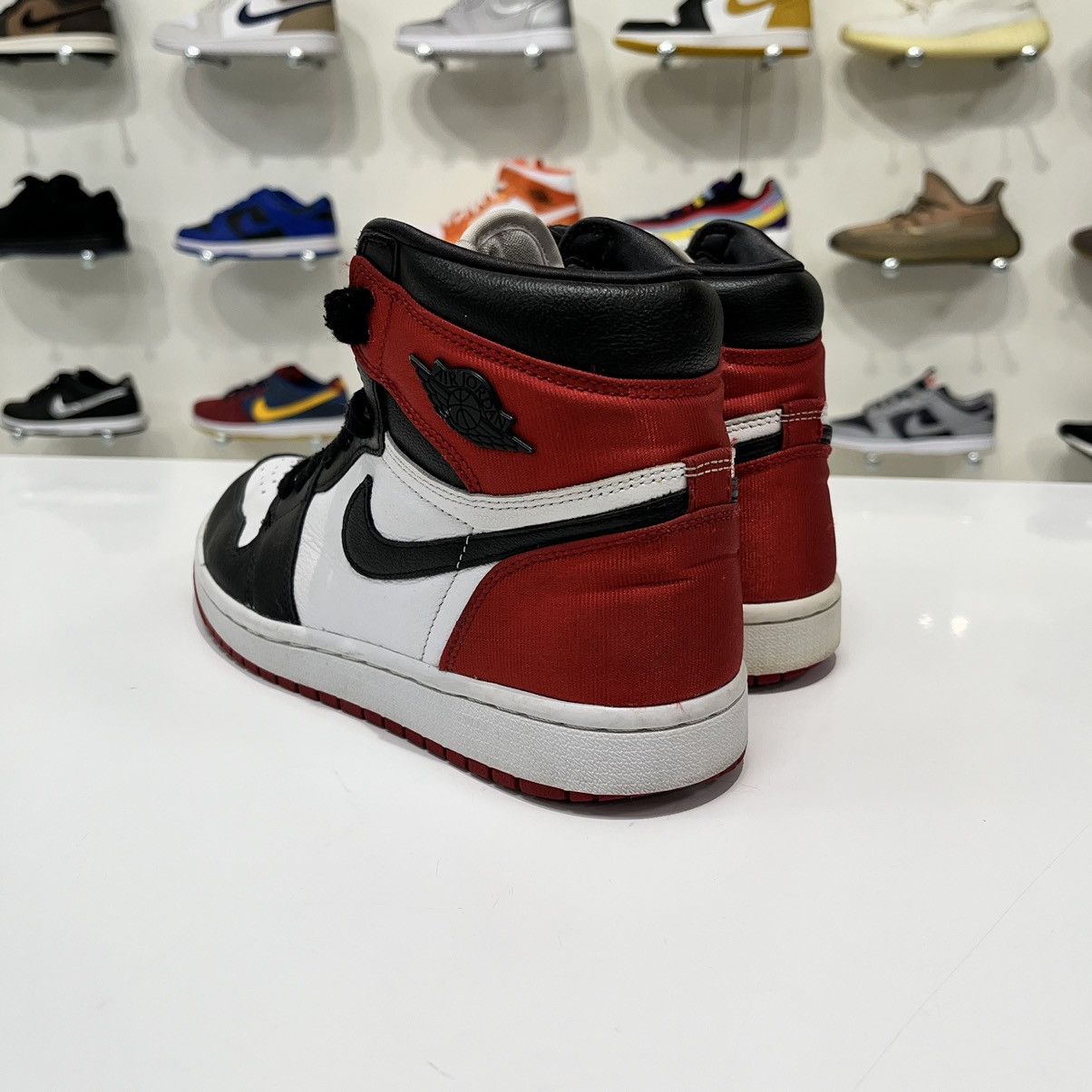 Nike Air Jordan 1 Retro High Satin Black Toe (W) Size US 7.5 / IT 37.5 - 3 Thumbnail