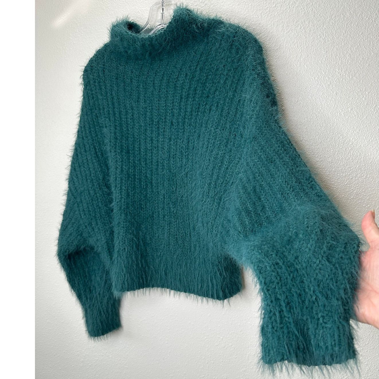 Express Express Green Fuzzy Long Sleeve Mock Neck Crop Sweater XS Size XS / US 0-2 / IT 36-38 - 1 Thumbnail