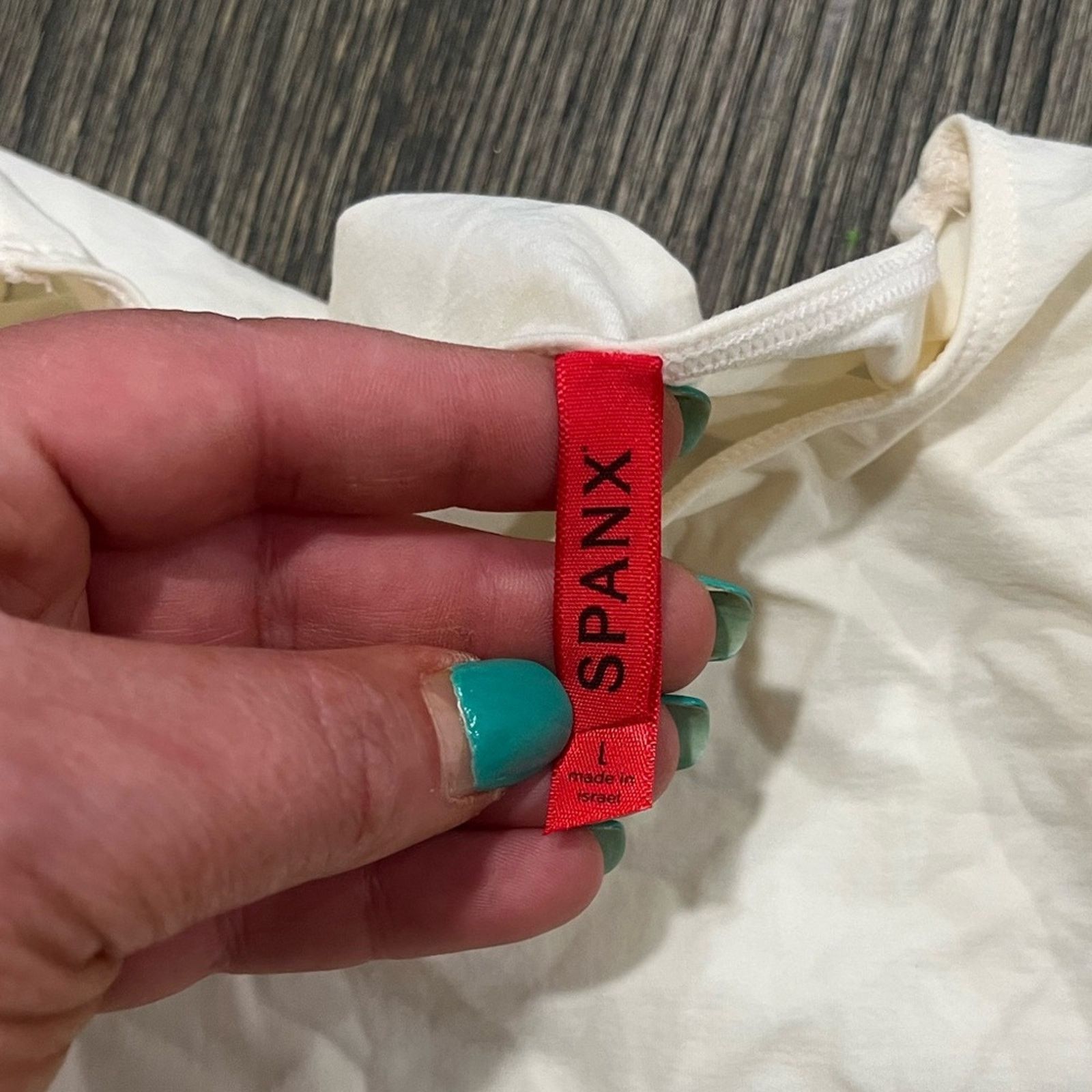 Spanx NWT Spanx On Top and In Control Top Crew Neck White L Size L / US 10 / IT 46 - 4 Thumbnail