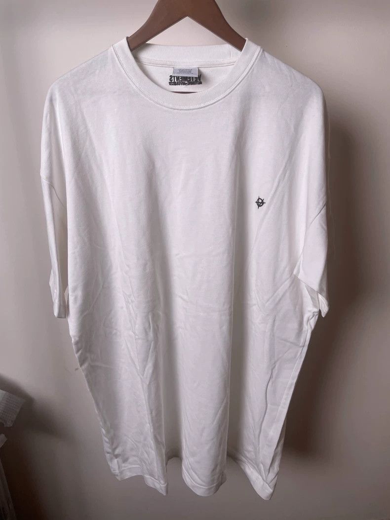 Vetements Vetements Brand Anti-War V Embroidered T-Shirt, Size XS Size US XS / EU 42 / 0 - 1 Thumbnail