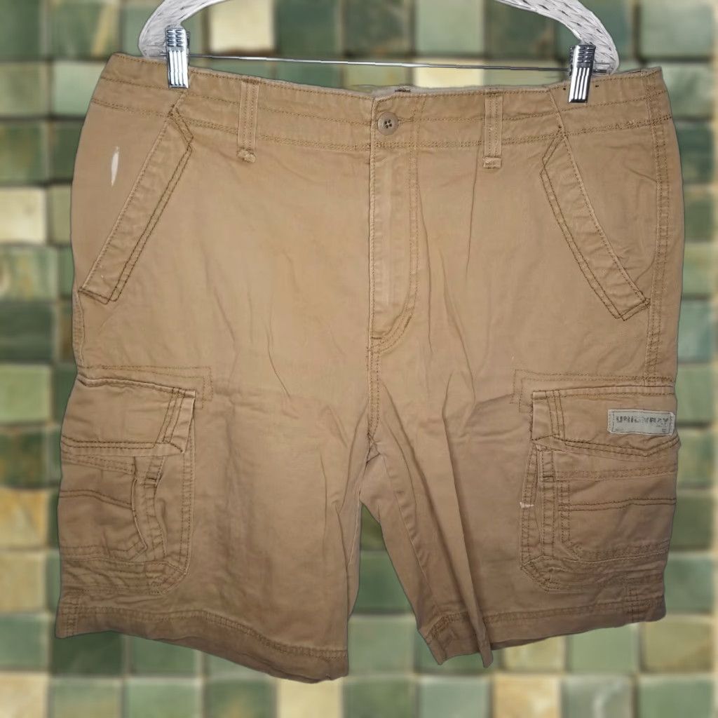 Vintage VINTAGE Union Bay Cargo Shorts Mens Khaki 38 Beige Size 38 Drawstring & Pockets Mens Size US 38 / EU 54 - 1 Thumbnail
