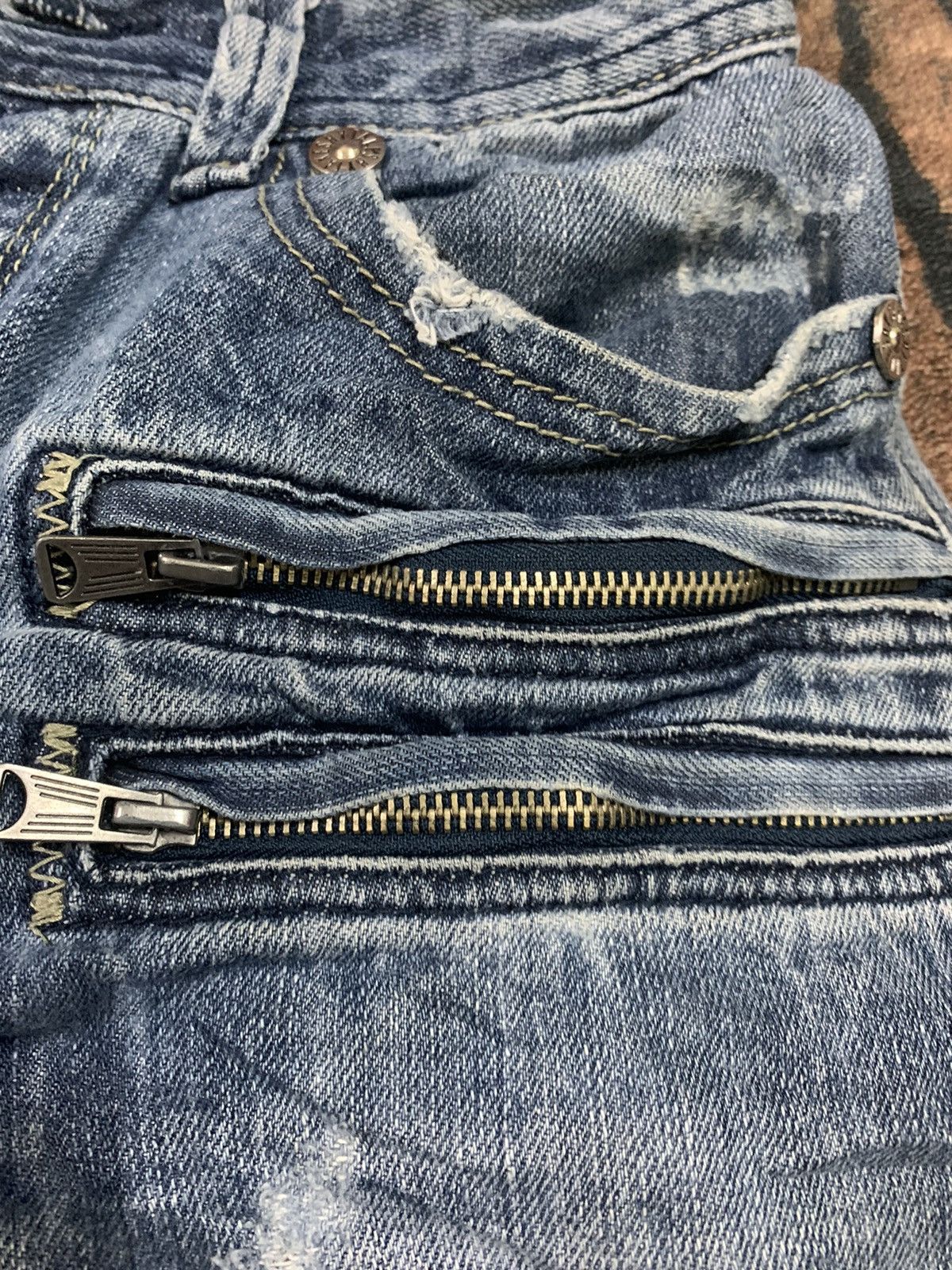 Japanese Brand DISTRESSED PUNK SLIM JEANS LOT OF BUTTON BY TAKESHY KUROSAWA Size US 31 - 10 Thumbnail