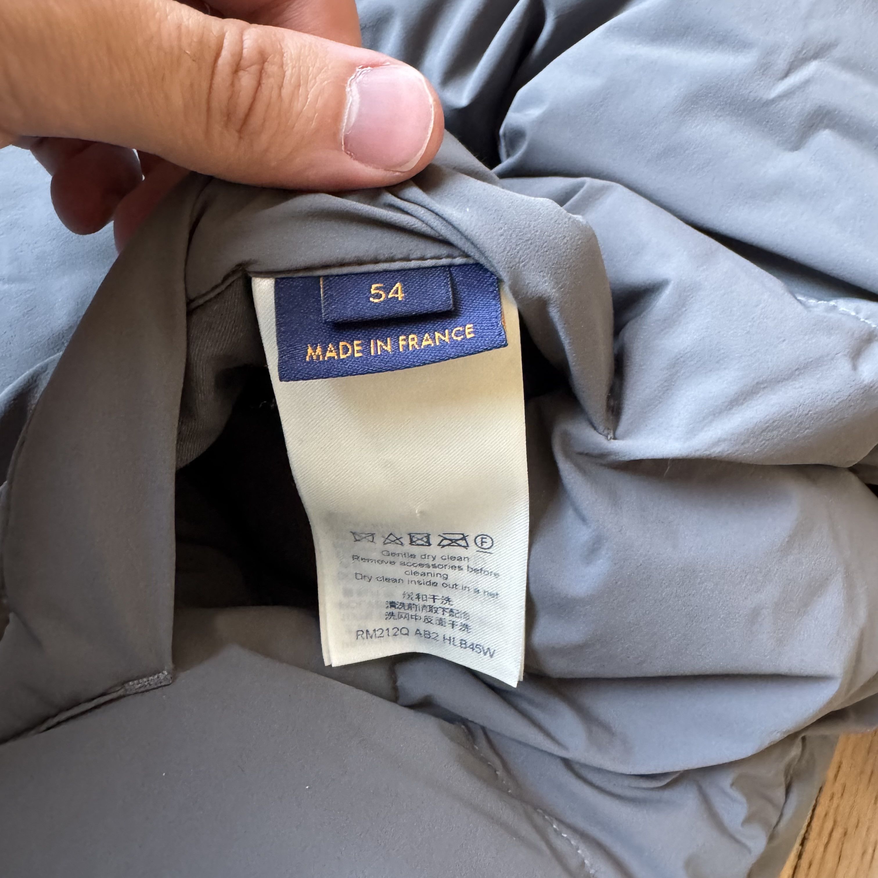 Louis Vuitton Louis Vuitton - Reversible Monogram Down Jacket - Grey Size US XL / EU 56 / 4 - 10 Thumbnail