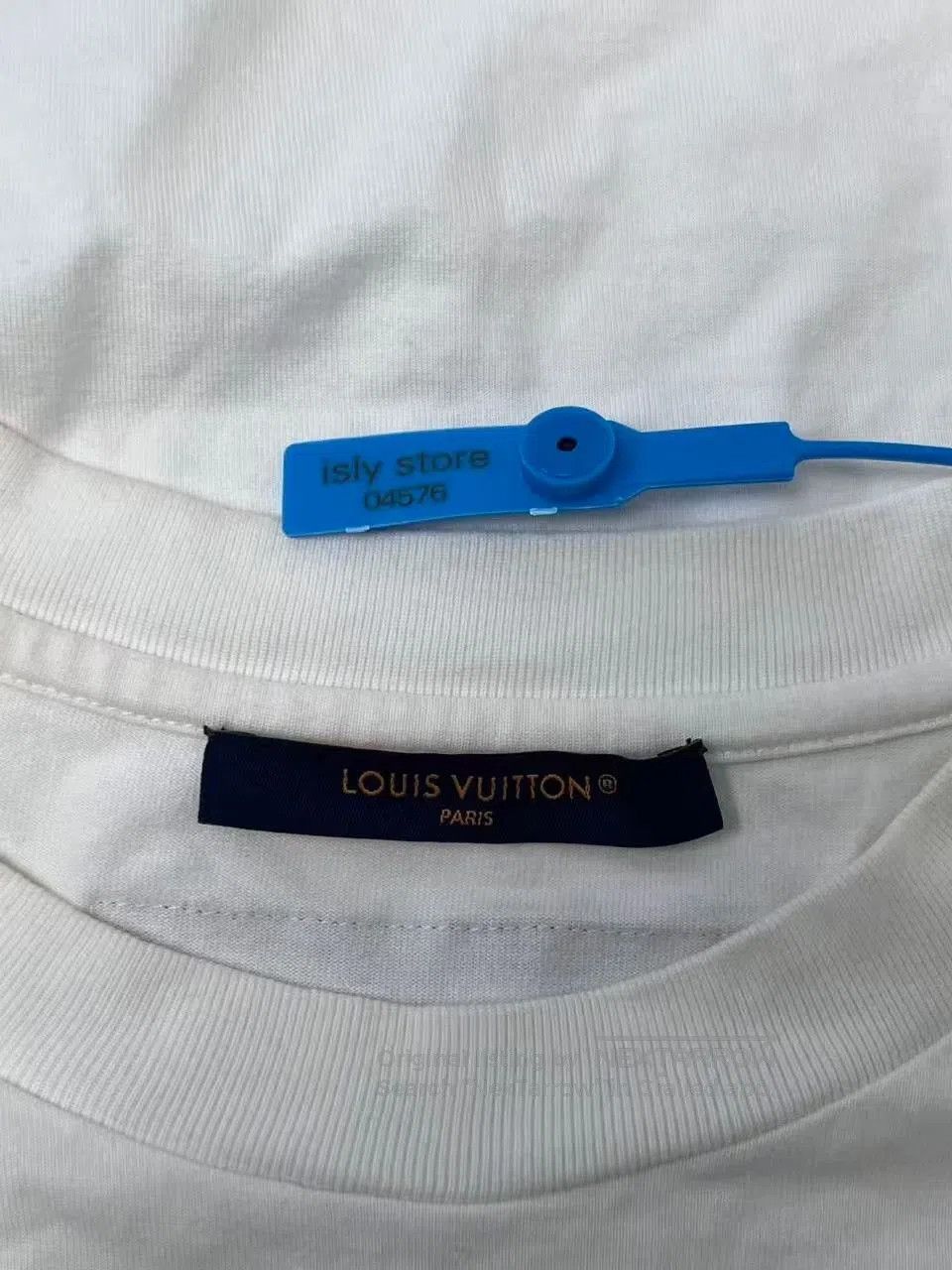 Louis Vuitton Louis Vuitton Men's Logo Embossed Crewneck T-Shirt. Size US S / EU 44-46 / 1 - 5 Thumbnail