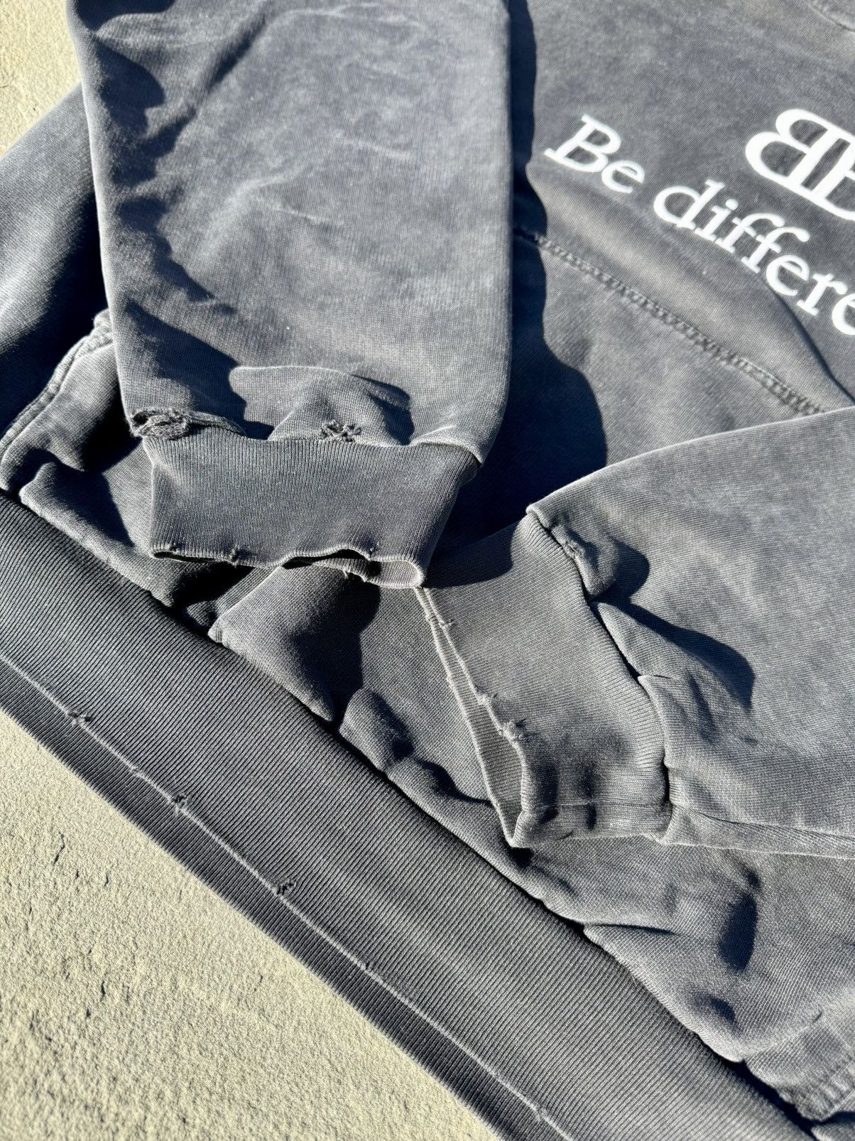Balenciaga Balenciaga Be Different Hoodie Size US S / EU 44-46 / 1 - 4 Thumbnail