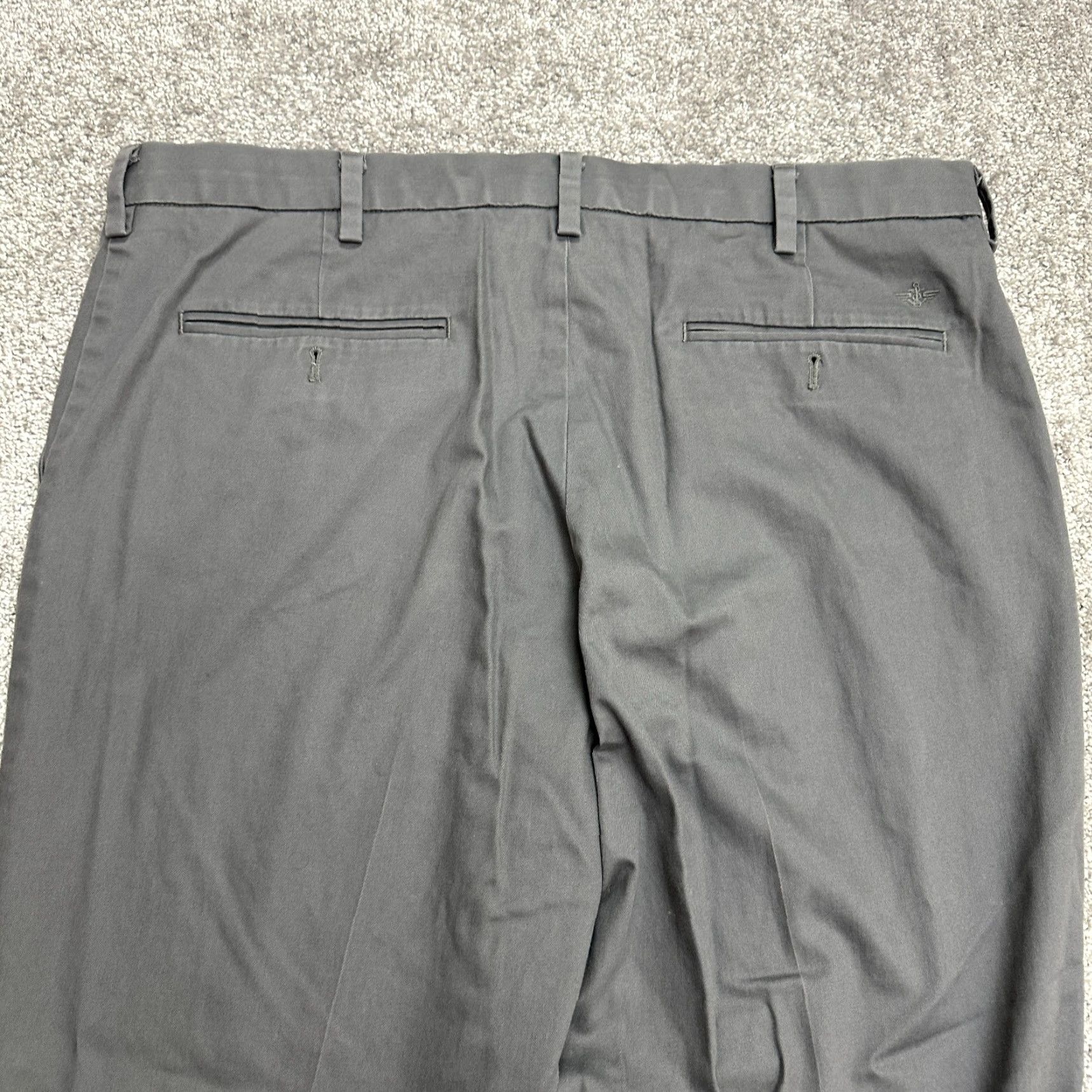 Dockers Dockers Classic Fit Signature Khaki Pants Mens 40x32 Gray Straight Leg Workwear Size US 40 / EU 56 - 4 Thumbnail