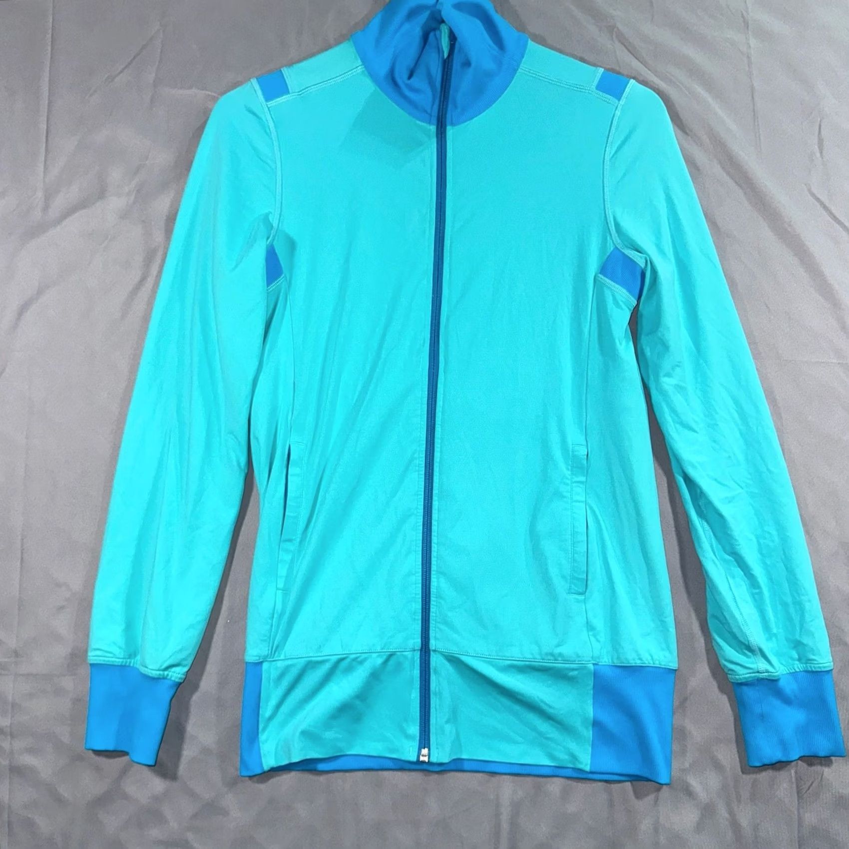 Lululemon Lululemon Reversible Raja Floral Track Jacket Women's Medium Blue Floral Zip Jacket Size M / US 6-8 / IT 42-44 - 3 Thumbnail