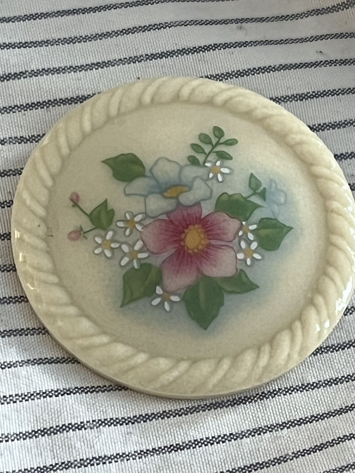 Other Vintage Avon 1984 Spring Bouquet Flower Pin Brooch Size ONE SIZE - 1 Thumbnail