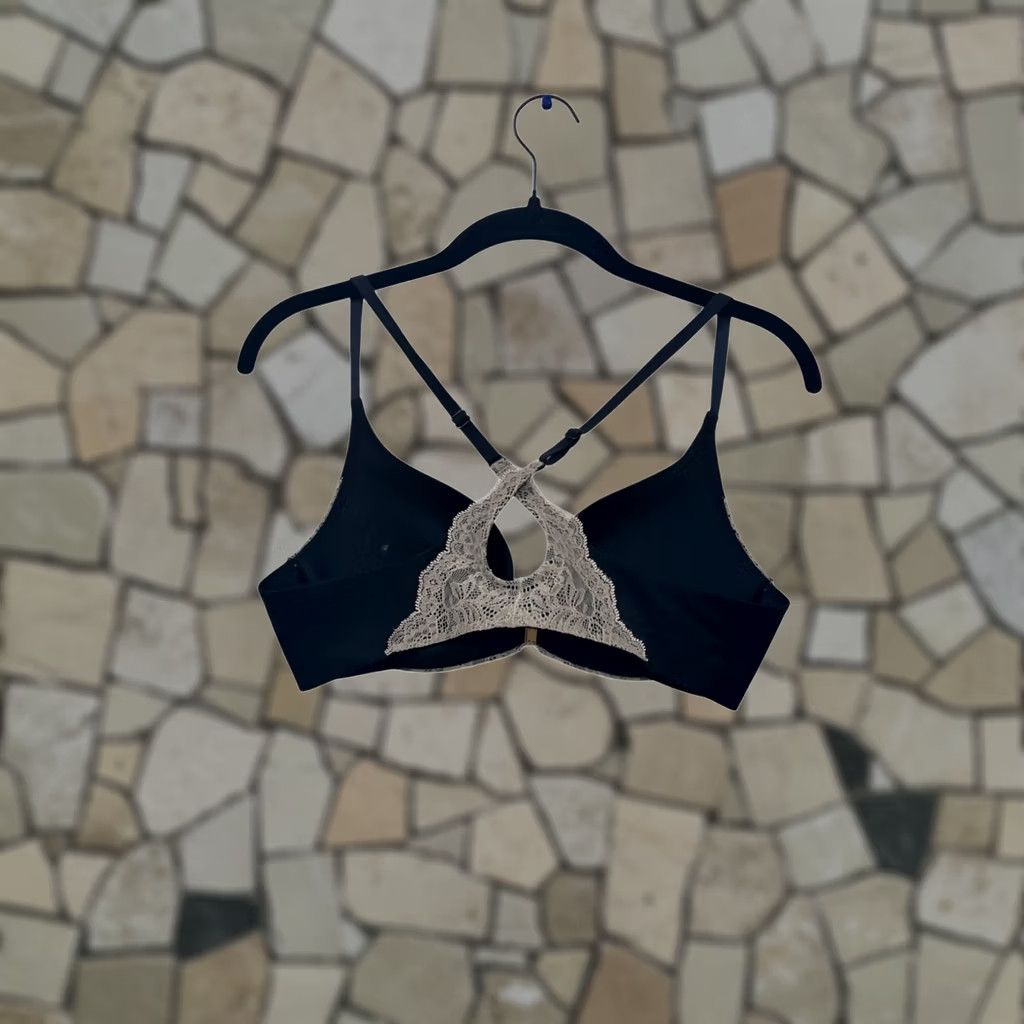 Victoria's Secret Victoria's Secret Lace Trim Push Up Bra Cross Back Design 34B Womens Black, Nylon Elastane, Front Clip, Like New, Pre-Owned, 548A Size ONE SIZE - 1 Thumbnail