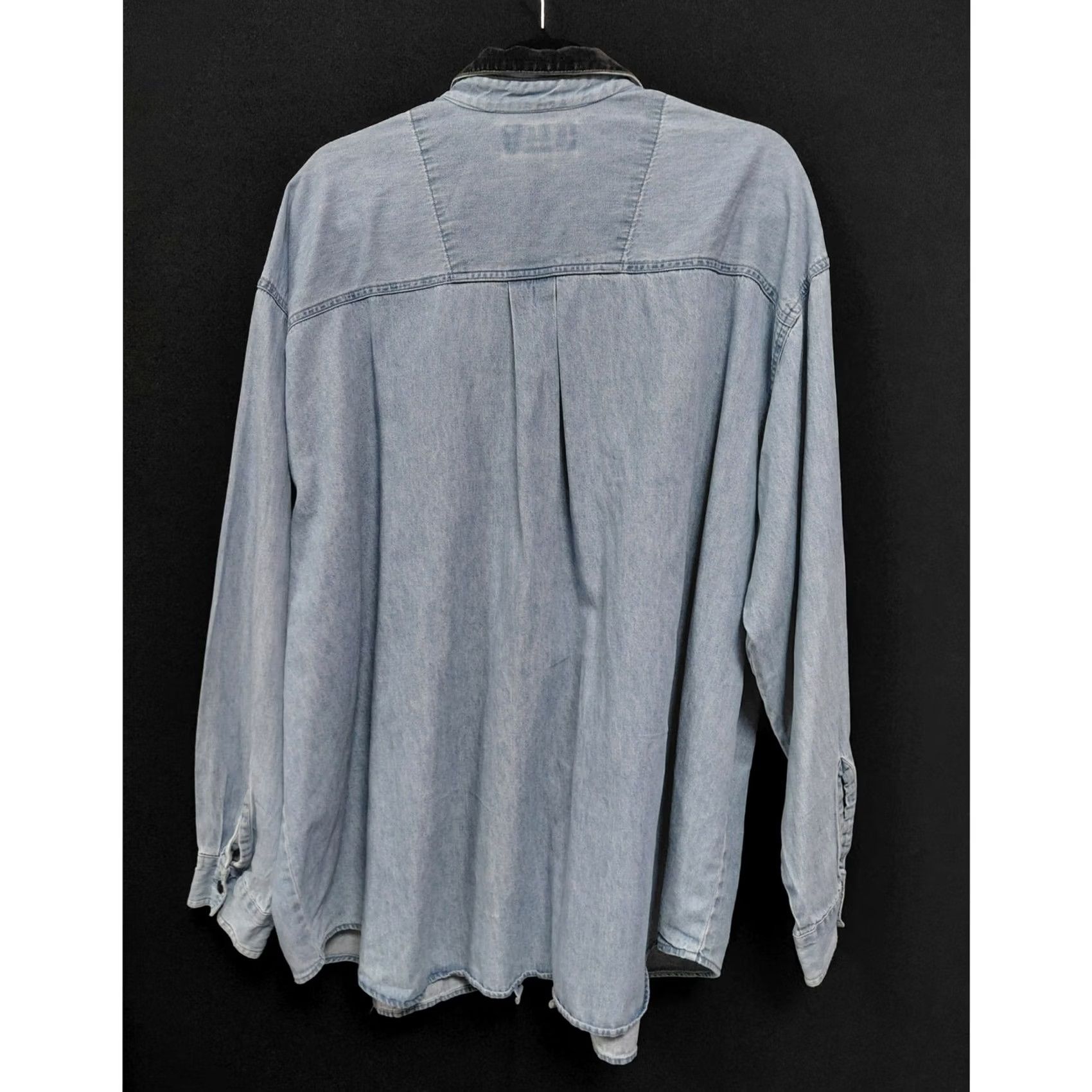 Bill Blass Bill Blass Embroidered Denim Shirt Blue Solid Long Sleeve Women Size 3X Size XXL / US 16-18 / IT 52-54 - 2 Thumbnail