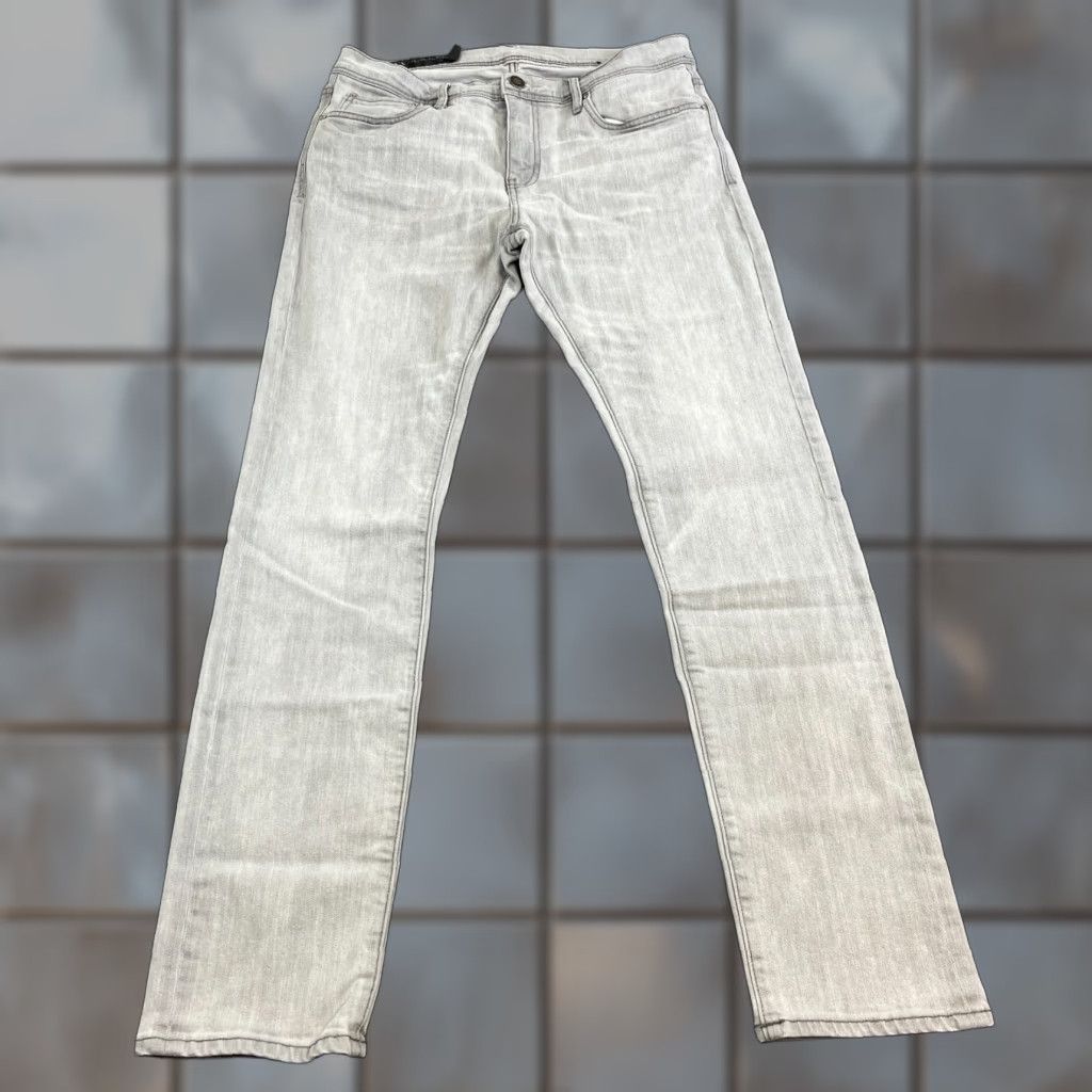 Armani Exchange Armani Exchange Jeans Slim Skinny 33 Light Grey AX logo Stretch Zip Mens Denim 5-Pocket Design Regular Waist 33 in Inside Leg 32 in"} Size US 33 - 1 Thumbnail