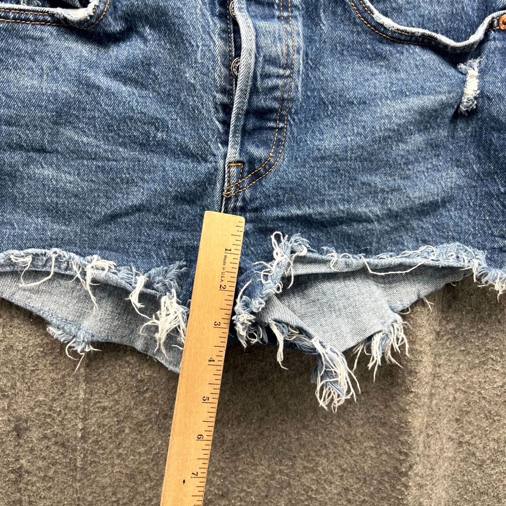 Levi's Levi's 501 Jeans Shorts Womens 26 Blue Denim High Rise Button Fly Light Wash Casual Size 26" / US 2 / IT 38 - 6 Thumbnail