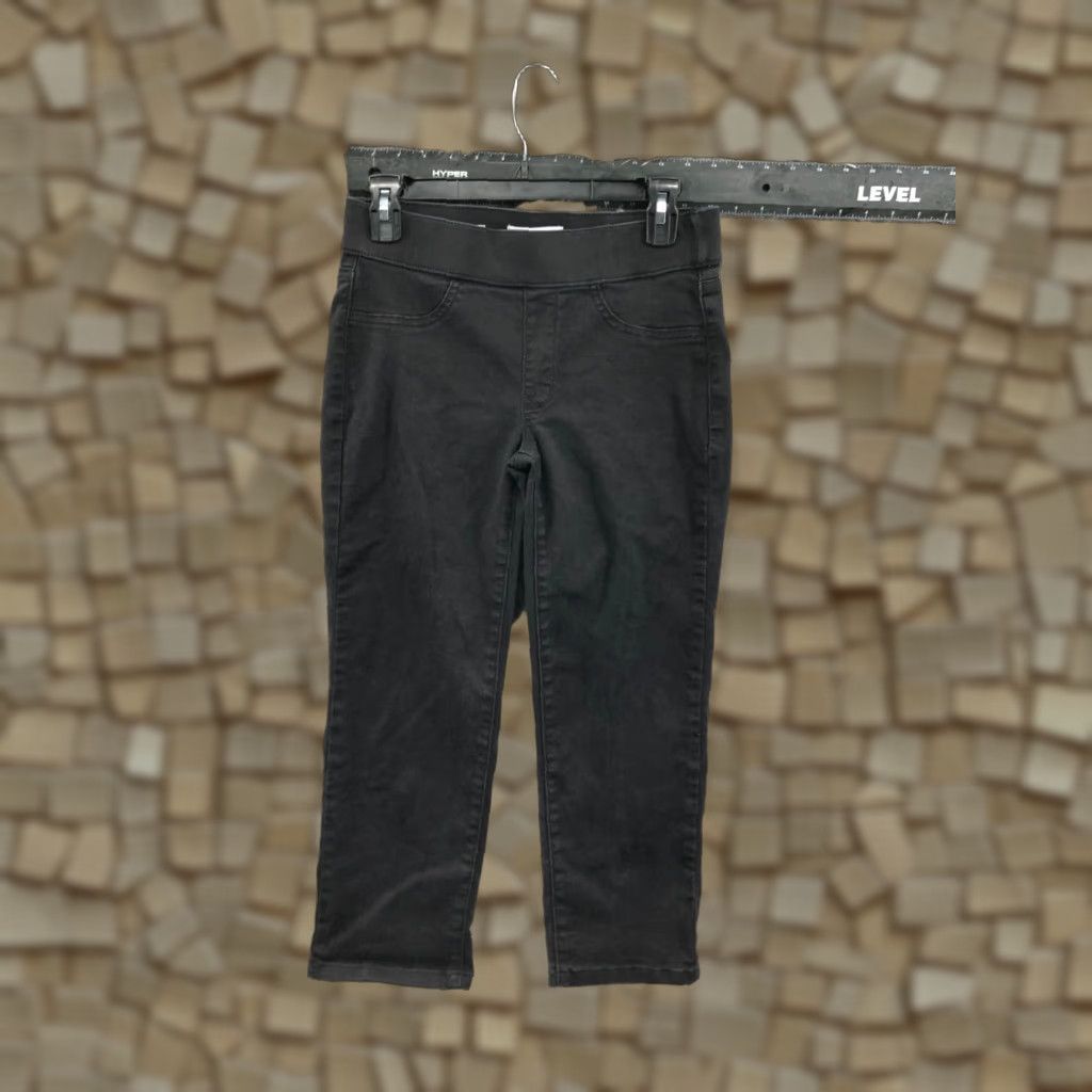 Vintage **Womens Mid Rise Black Pull On Capri Pants Size 4** User: **Sonoma Mid Rise Black Pull-On Capri Pants Size 4** Size 27" / US 4 / IT 40 - 1 Thumbnail