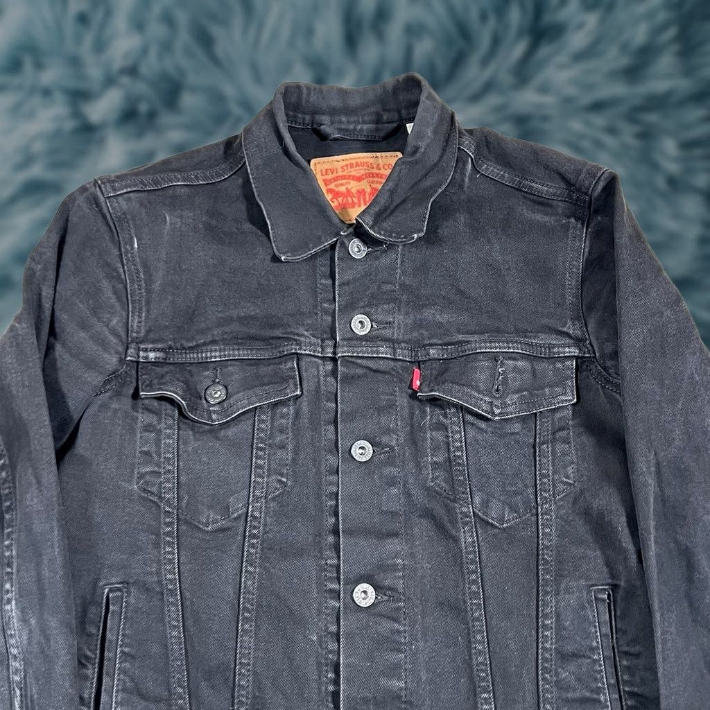 Levi's Levi’s Women’s Black Denim Trucker Jacket S Classic Button Front Jacket Women Black Denim Trucker Jacket S Size S / US 4 / IT 40 - 1 Thumbnail