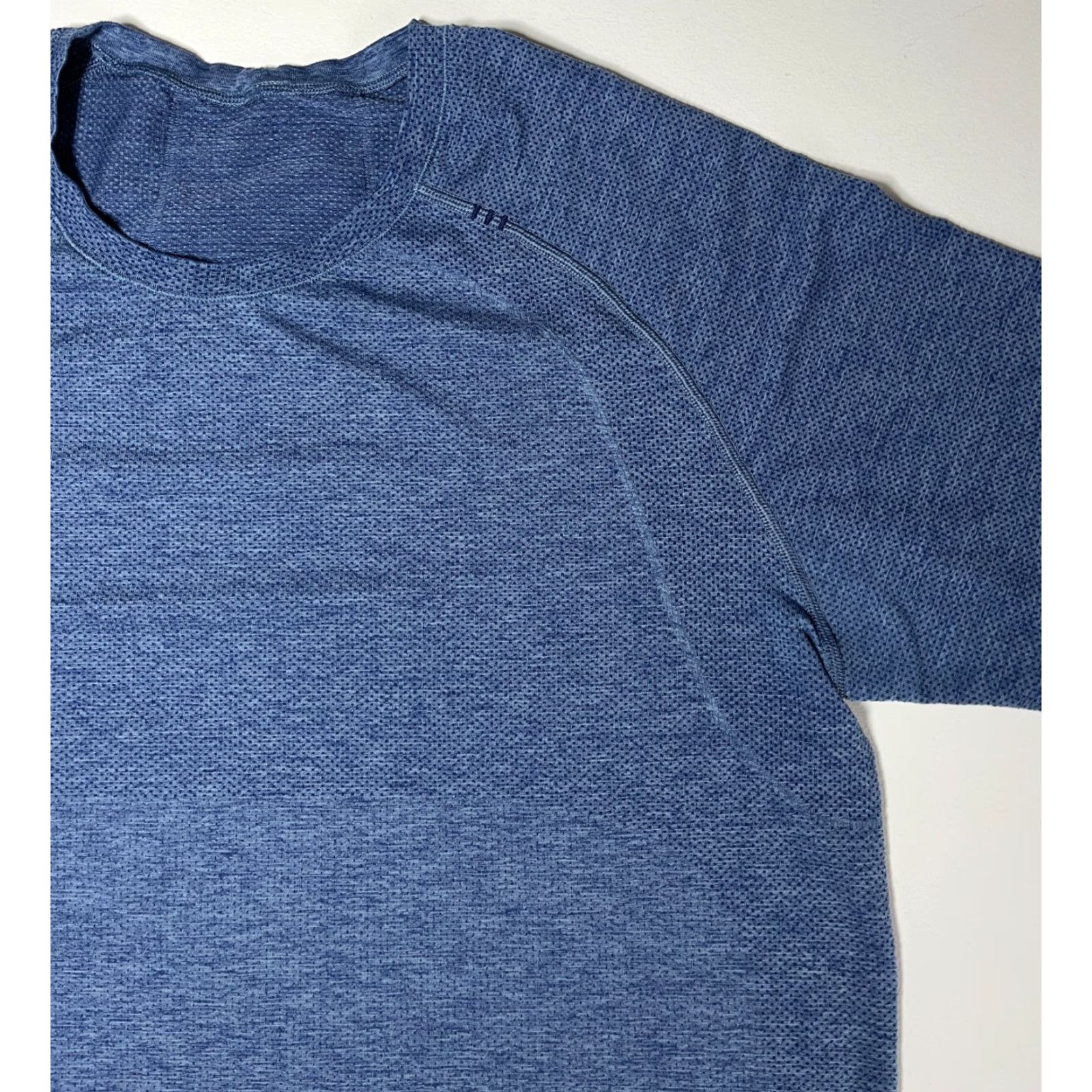 Lululemon VINTAGE Men's Lululemon Metal Vent Tech T-Shirt Blue L Size US L / EU 52-54 / 3 - 5 Thumbnail