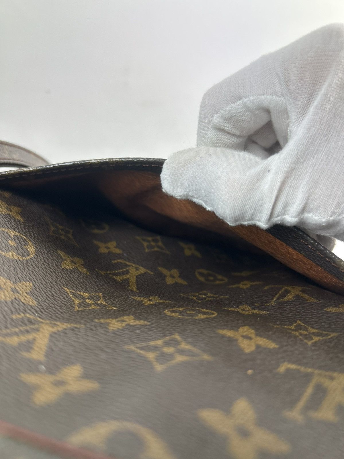Louis Vuitton Louis Vuitton Monogram Crossbody Bag Size ONE SIZE - 8 Thumbnail