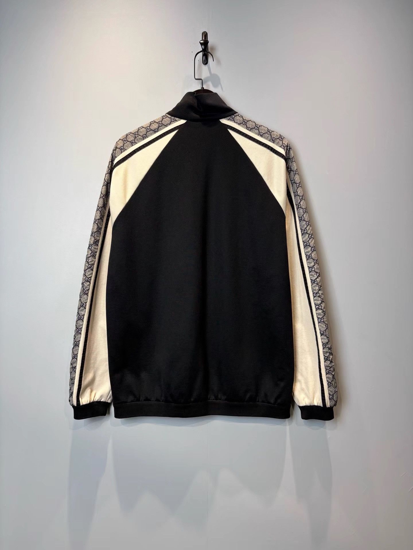 Gucci Gucci Two-Sleeve Snake & Monogram Zip Jacket K36 Size US XS / EU 42 / 0 - 2 Thumbnail