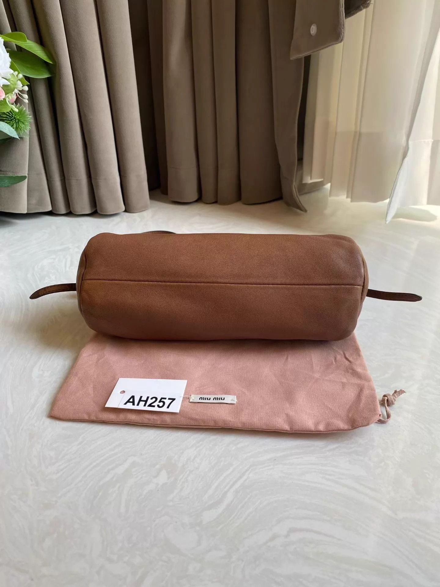 Miu Miu MIU MIU Caramel Cylindrical Underarm Bag 21x9x9 New AH257 Size ONE SIZE - 8 Thumbnail