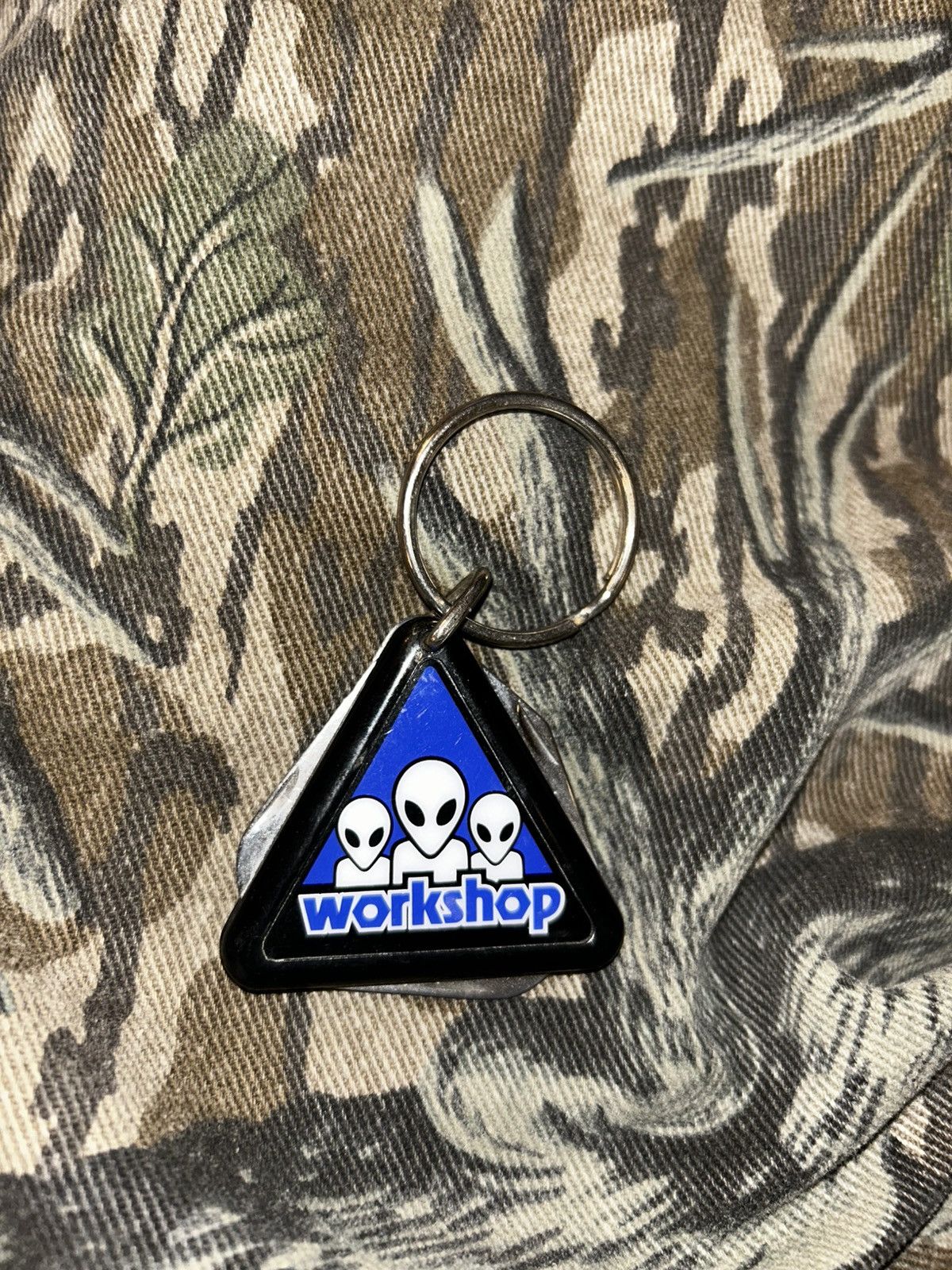 Alien Workshop AW Tri tool OG logo keychain Size ONE SIZE - 4 Thumbnail