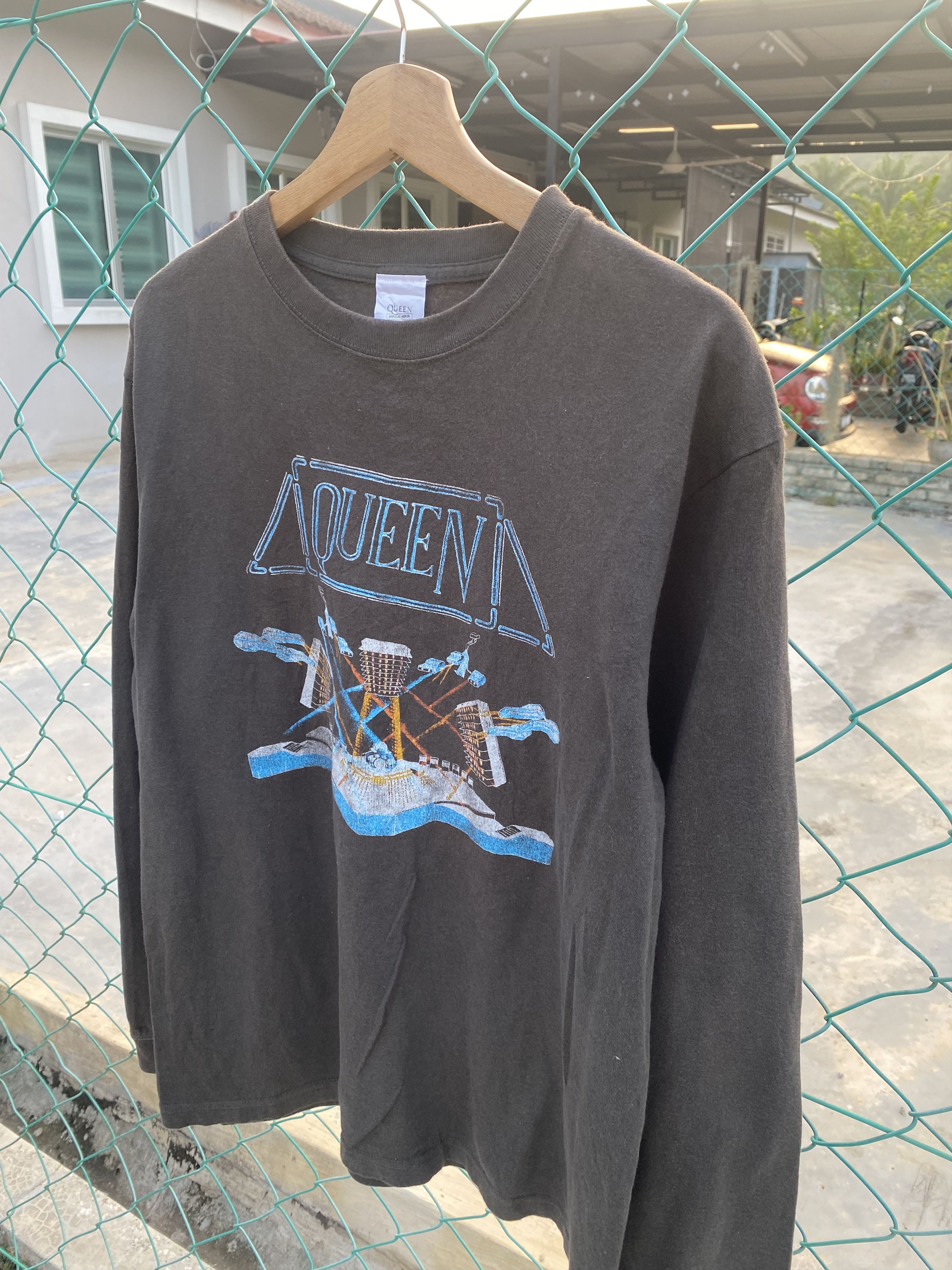 Band Tees 2023 Queen long sleeve tshirts Size US M / EU 48-50 / 2 - 4 Thumbnail