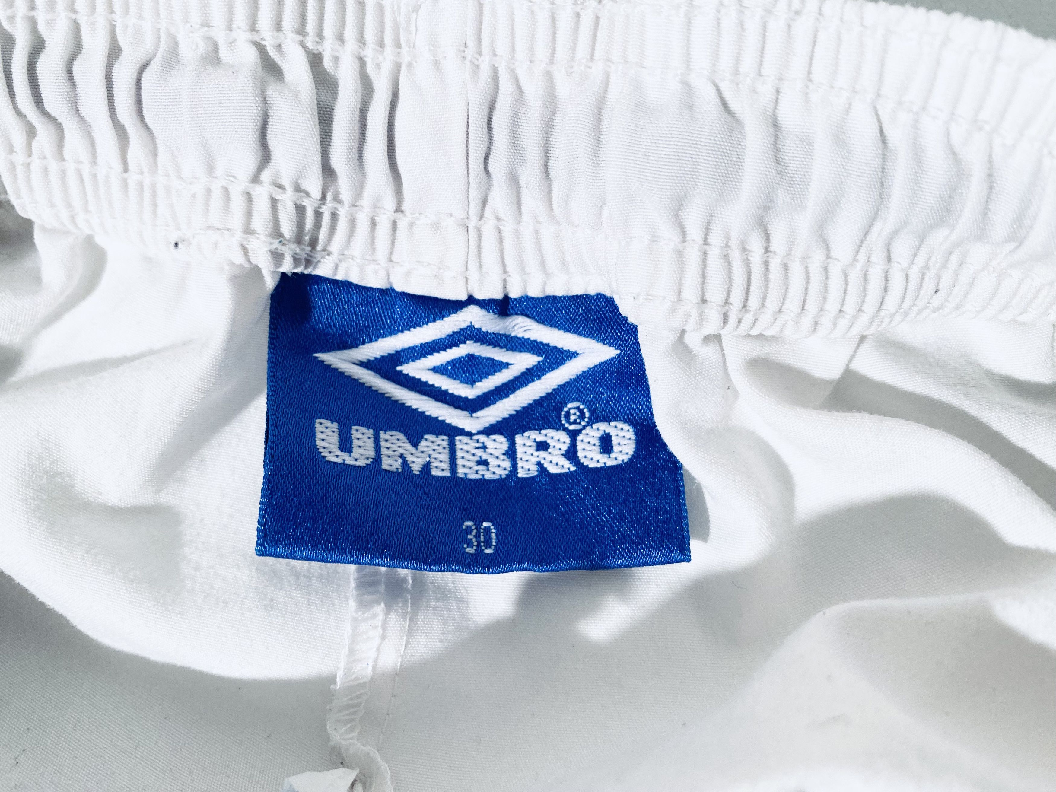 Umbro Manchester United Home Shorts 1996 1998 Size US 32 / EU 48 - 7 Thumbnail
