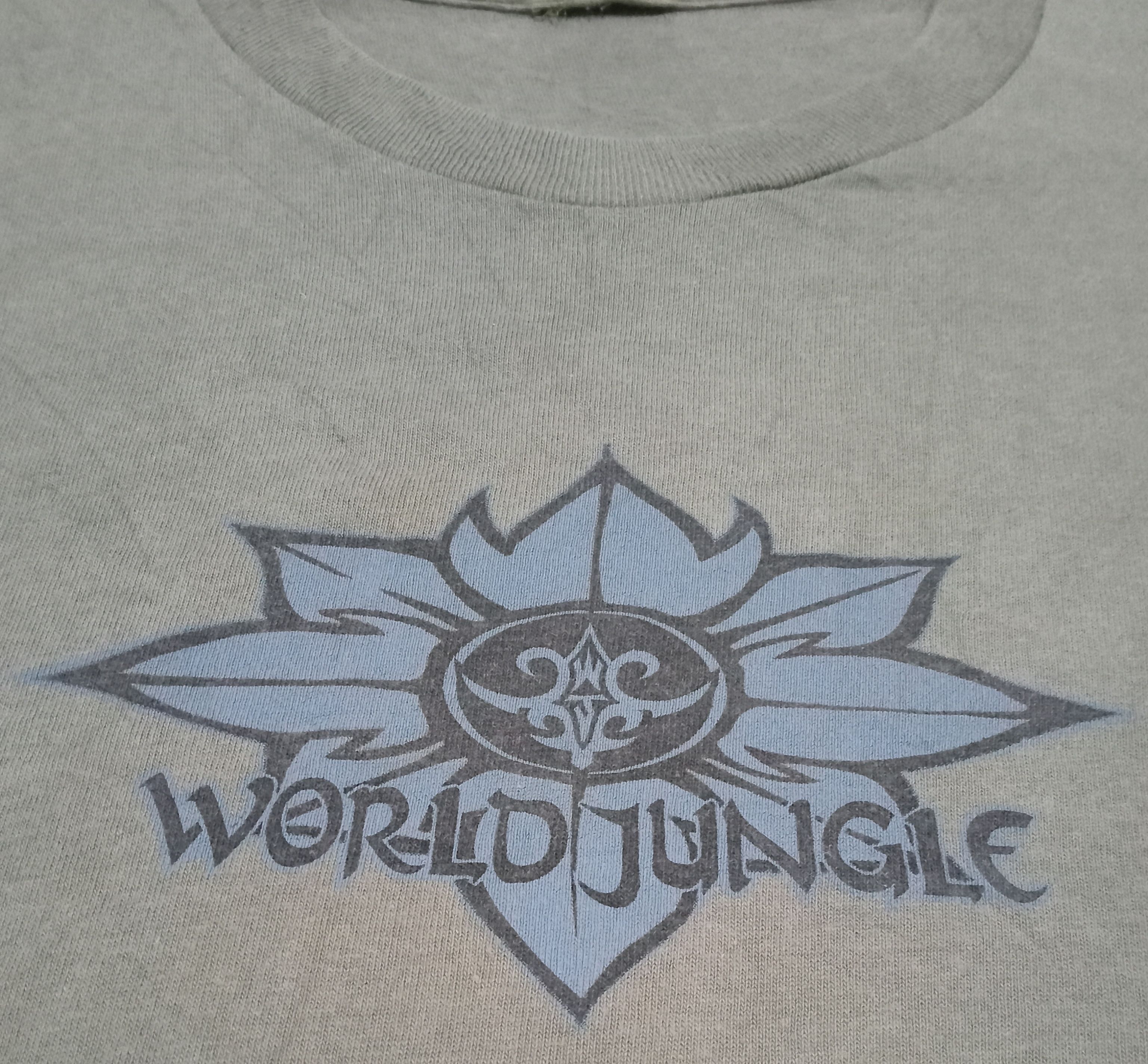 Vintage Vintage World Jungle Centre Logo Skater Rare T Shirt Size US L / EU 52-54 / 3 - 1 Thumbnail