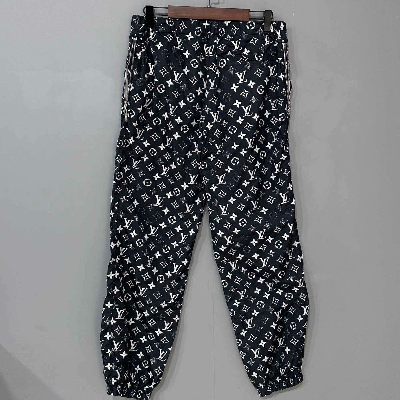 Louis Vuitton Louis Vuitton Casual Pants 32 Men Size US 32 / EU 48 - 1 Thumbnail