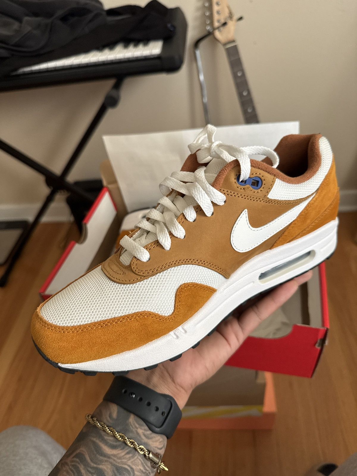 Nike Nike Air Max 1 Curry (2018) Size US 9 / EU 42 - 9 Thumbnail
