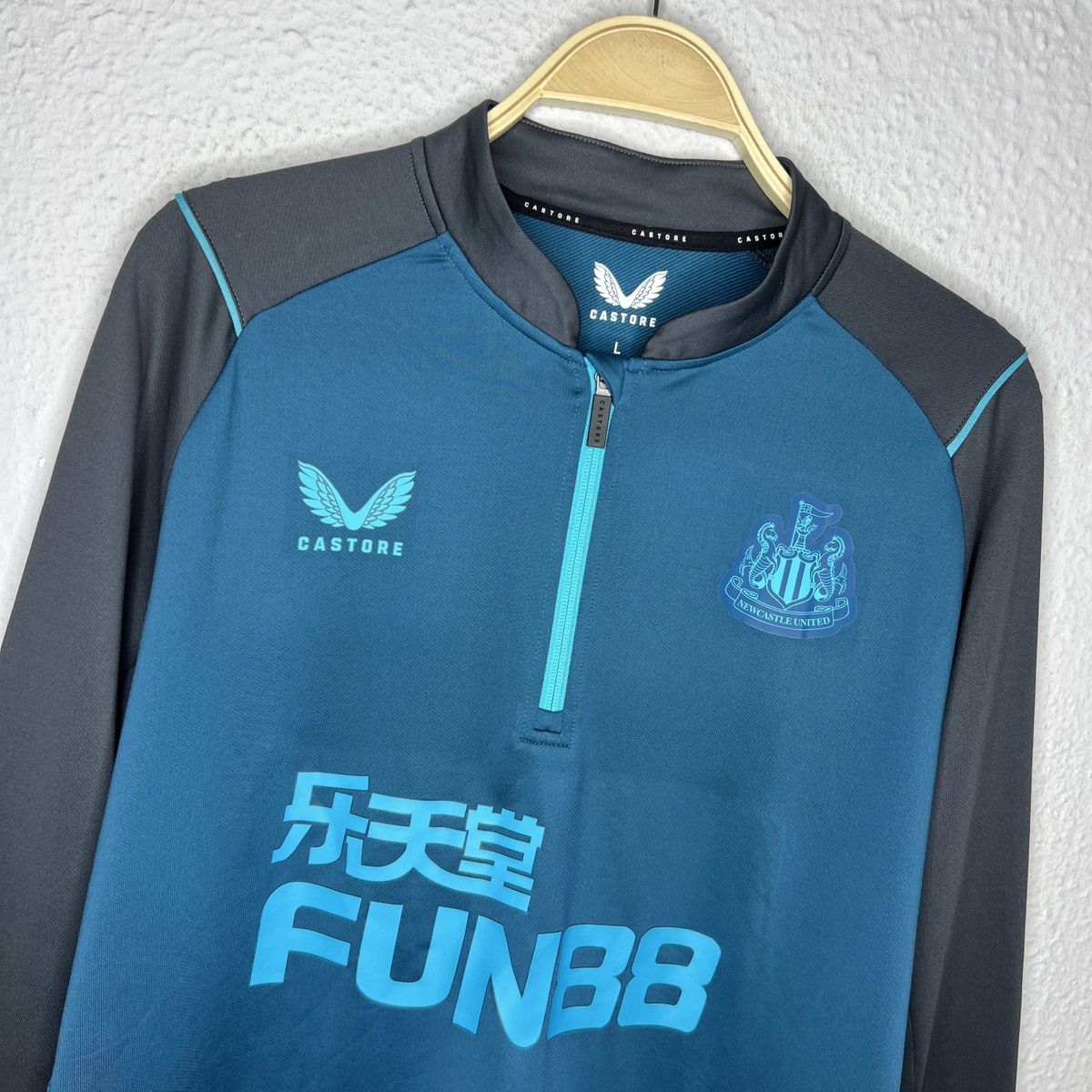 Other NEWCASTLE UNITED TRAINING SOCCER SWAETSHIRT CASTORE Size US L / EU 52-54 / 3 - 4 Thumbnail