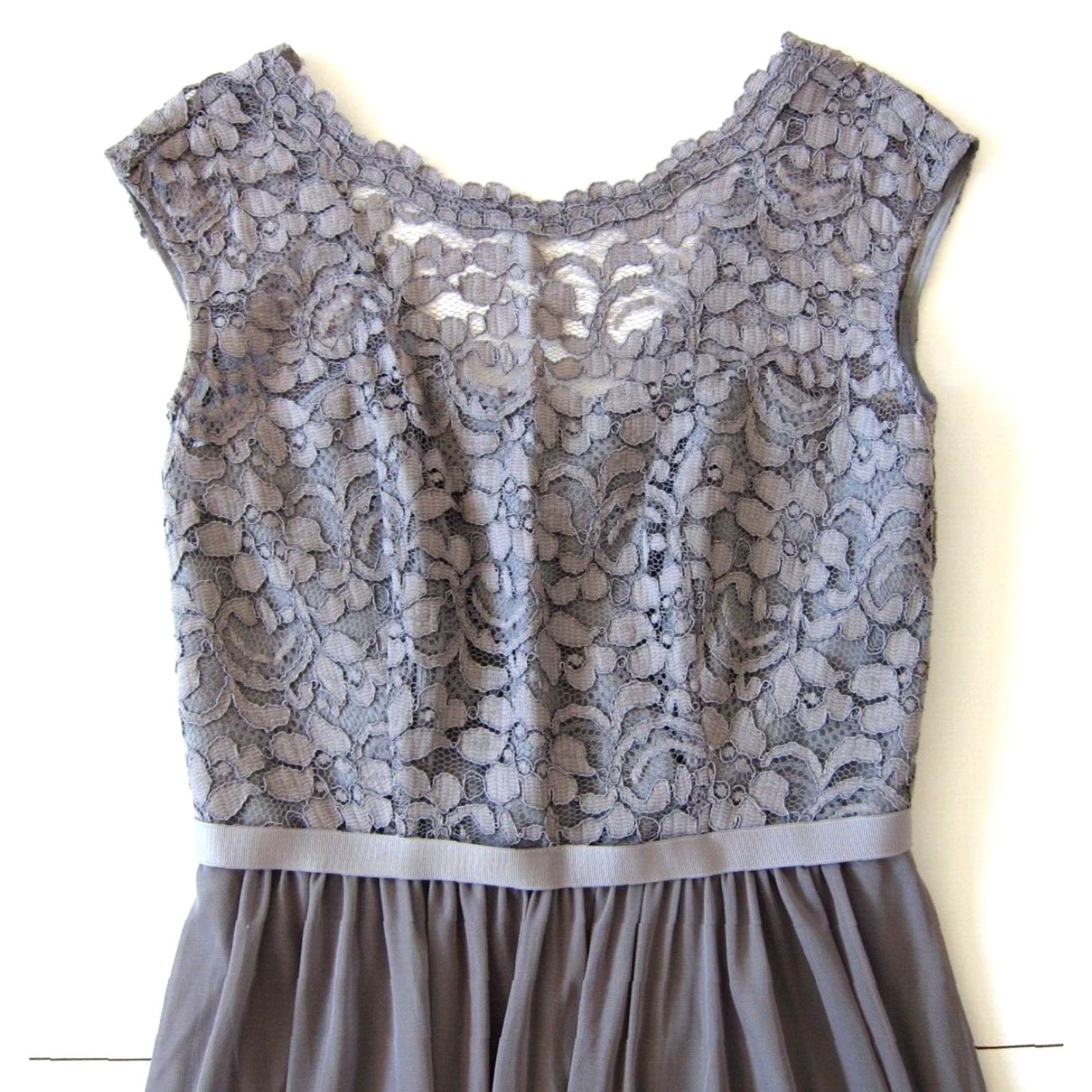 Vintage NWT David's Bridal Grey Embroidered Short Cap Sleeve Satin Sheath Dress Size 0 Size 25" / US 0 / IT 36 - 3 Thumbnail