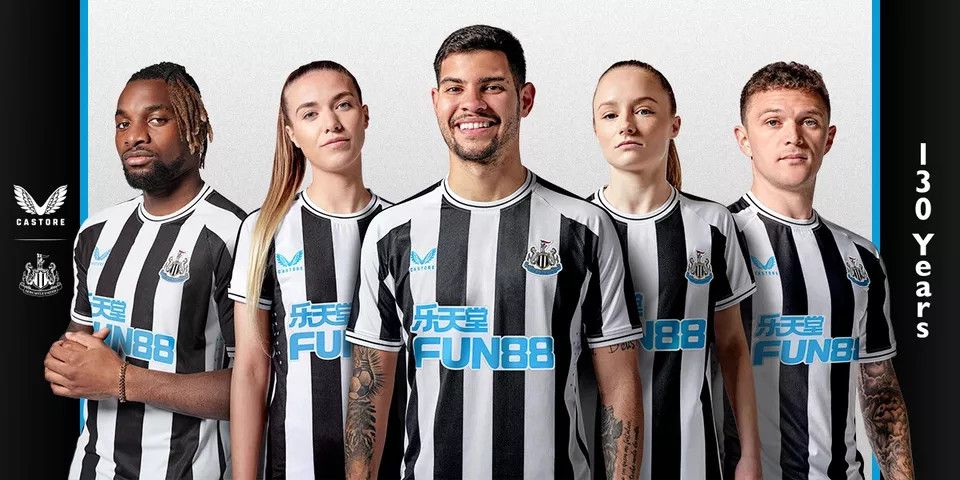 Other NEWCASTLE UNITED 2022 2023 HOME FOOTBALL SHIRT SOCCER JERSEY Size US XL / EU 56 / 4 - 10 Thumbnail