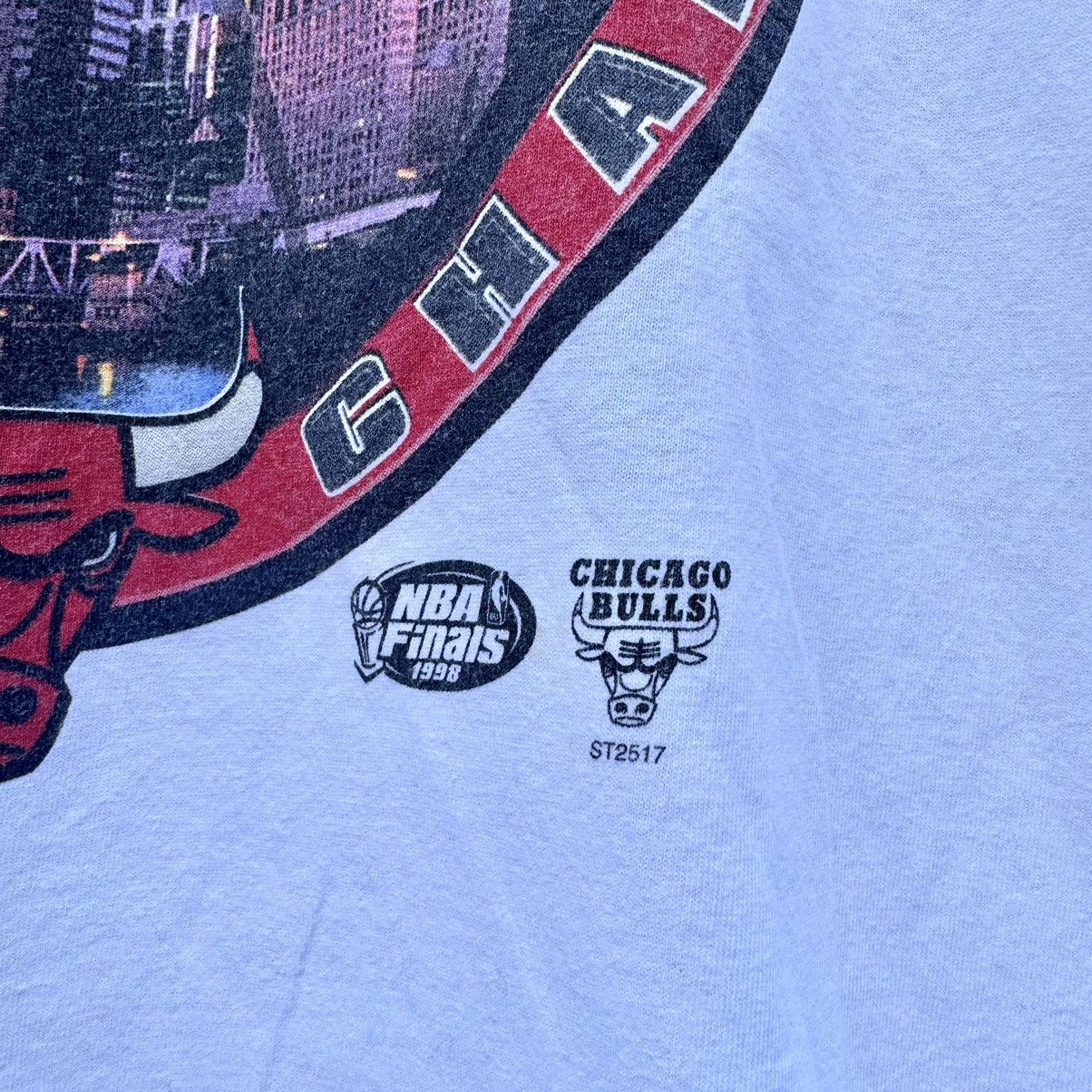 NBA × Vintage Vintage chicago bulls 1998 tee Size US XL / EU 56 / 4 - 3 Thumbnail