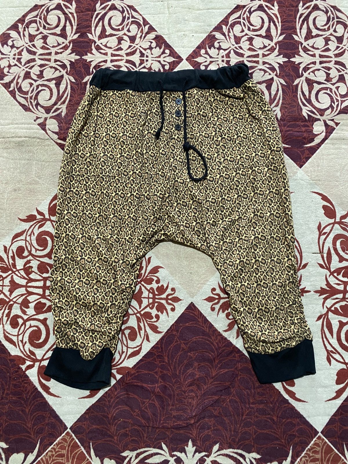 Japanese Brand 2000s Slippin And Slidin Drop Crotch Leopard Pants Size US 33 - 1 Thumbnail