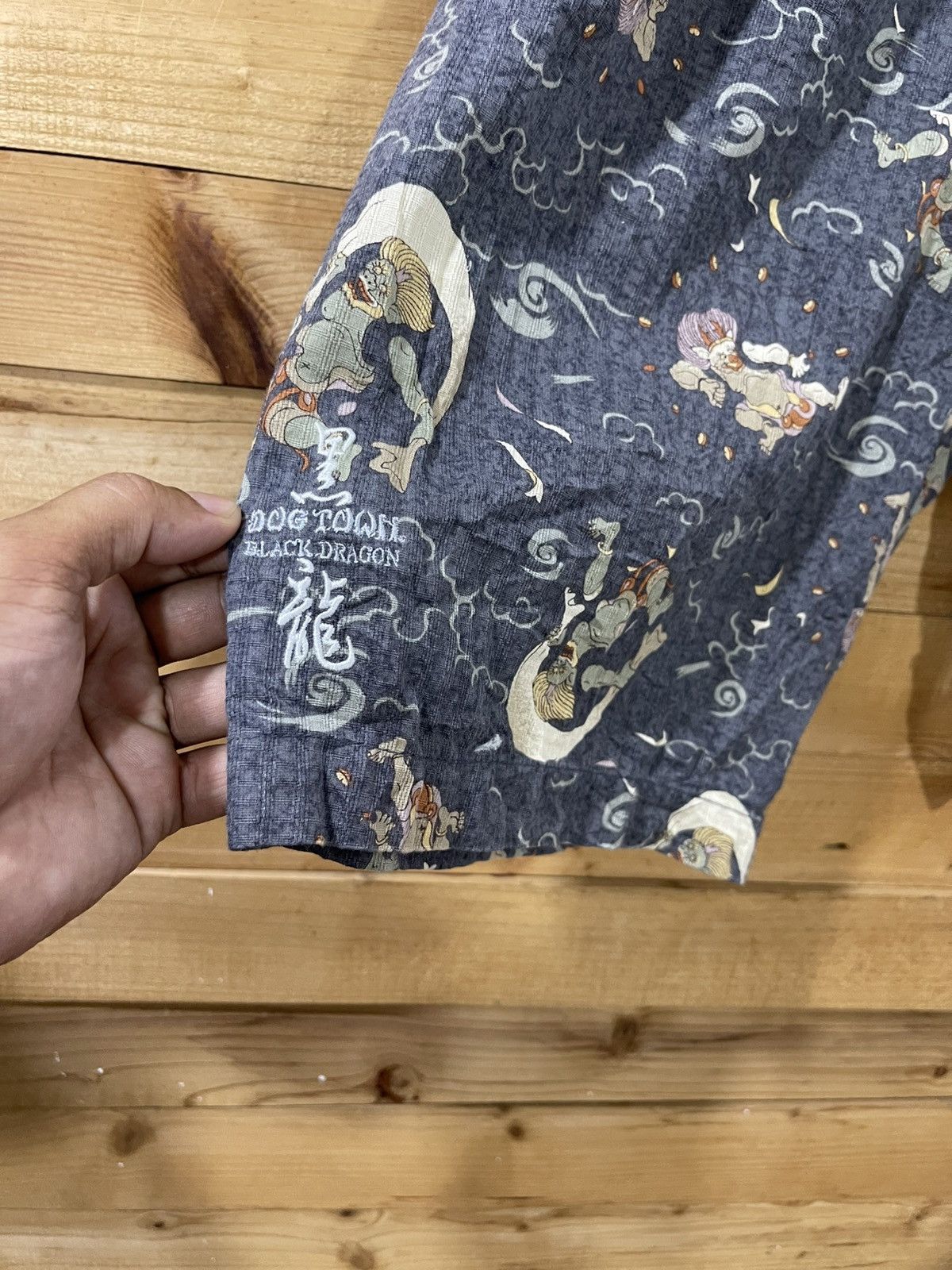 Dogtown Vintage dogtown black dragon short pants Size US 30 / EU 46 - 2 Thumbnail