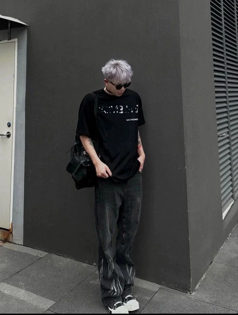 Balenciaga Balenciaga Blurred graffiti letter logo short sleeve Size US M / EU 48-50 / 2 - 6 Thumbnail