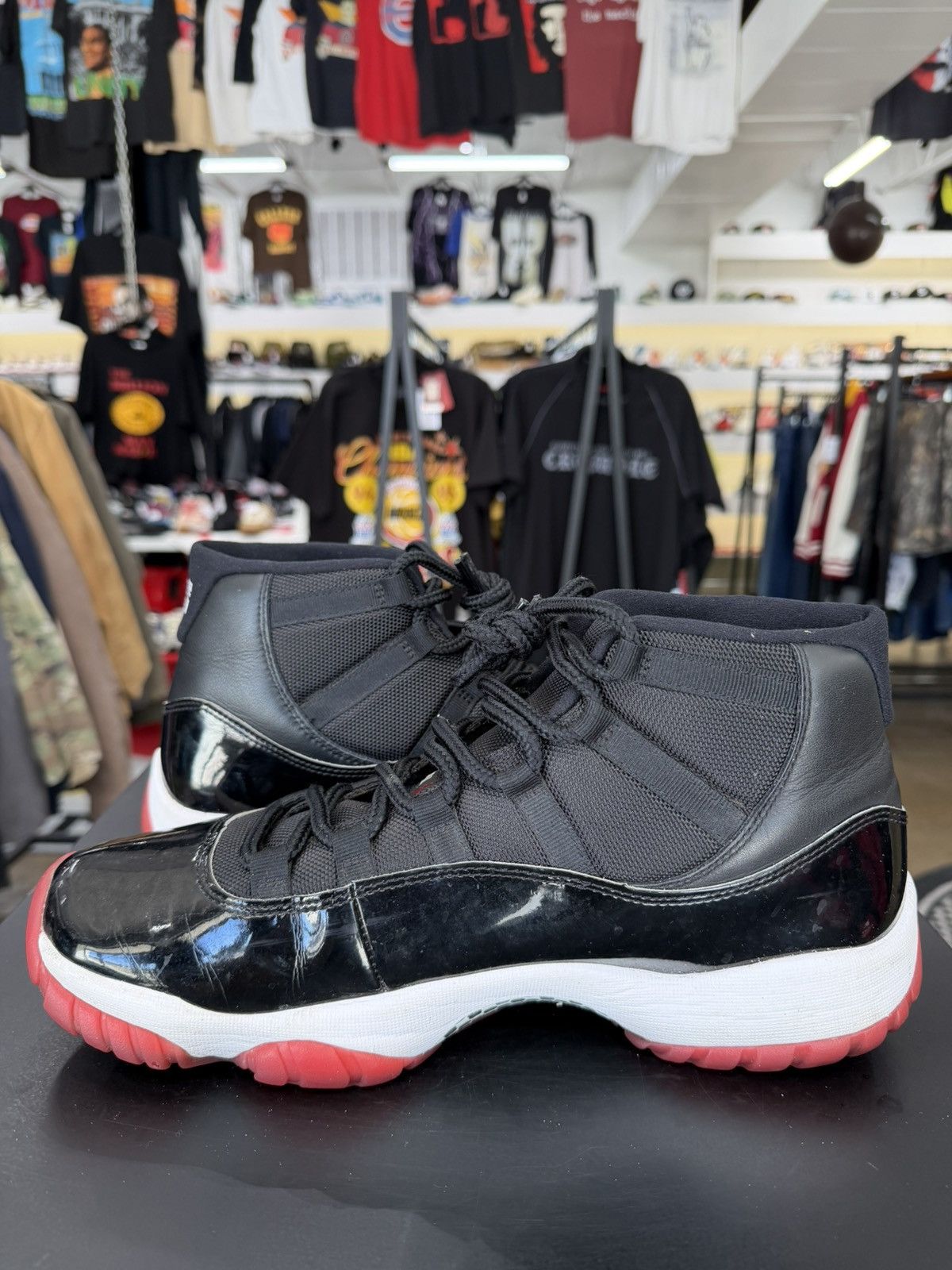Jordan Brand Air Jordan 11 Playoffs Bred Size 11.5 (2019) Size US 11.5 / EU 44-45 - 4 Thumbnail