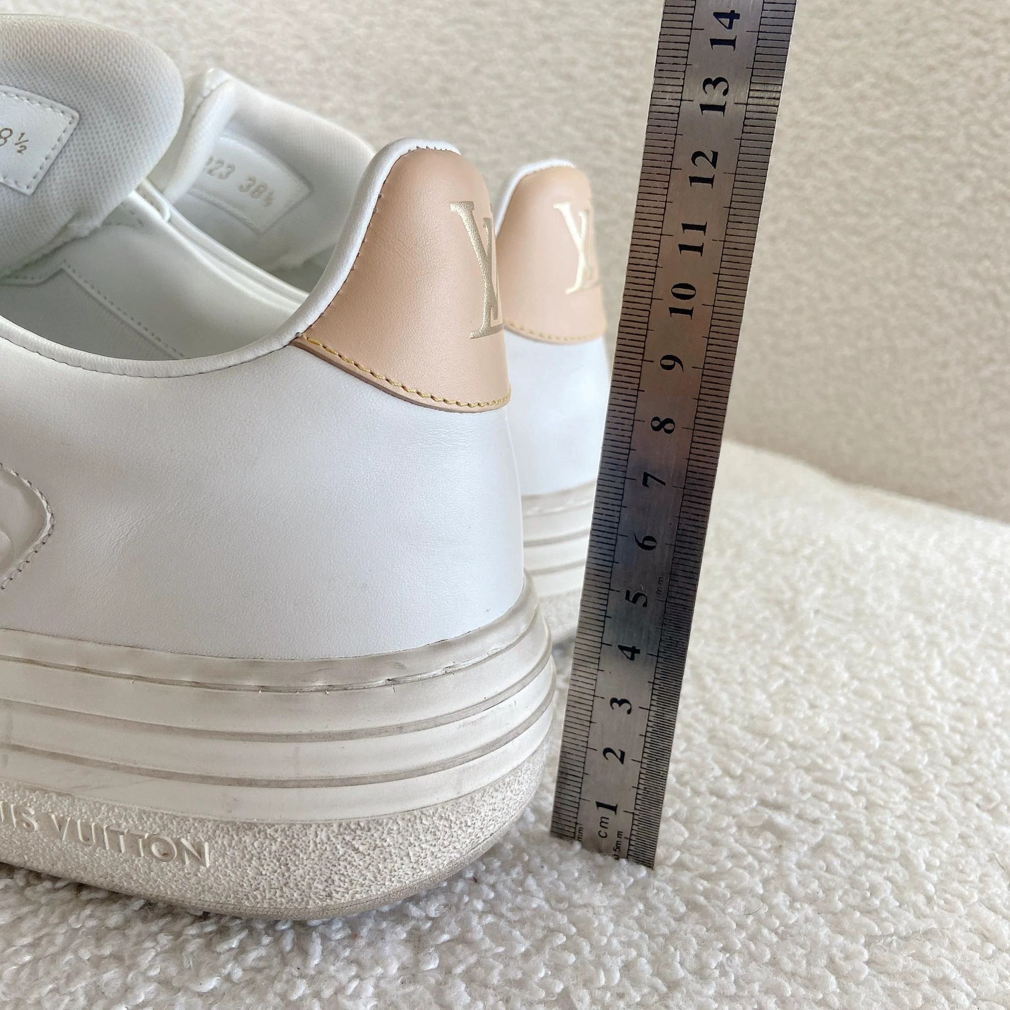 Louis Vuitton Louis Vuitton Platform White Monogram Sneaker 38.5 Size US 8 / IT 38 - 9 Thumbnail