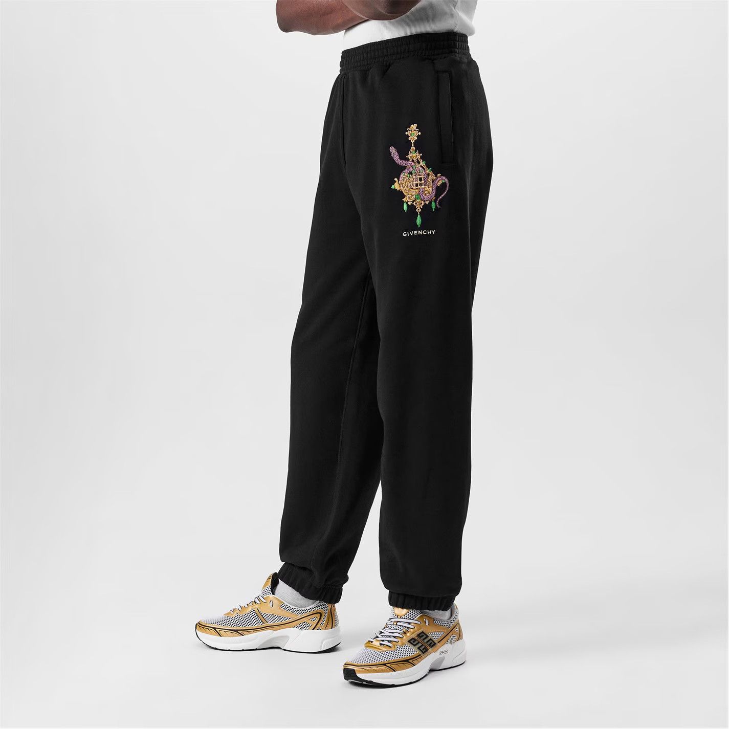 Givenchy o1g2r1mq0426 Graphic Sweatpants & Joggers in Black Size US 34 / EU 50 - 3 Thumbnail