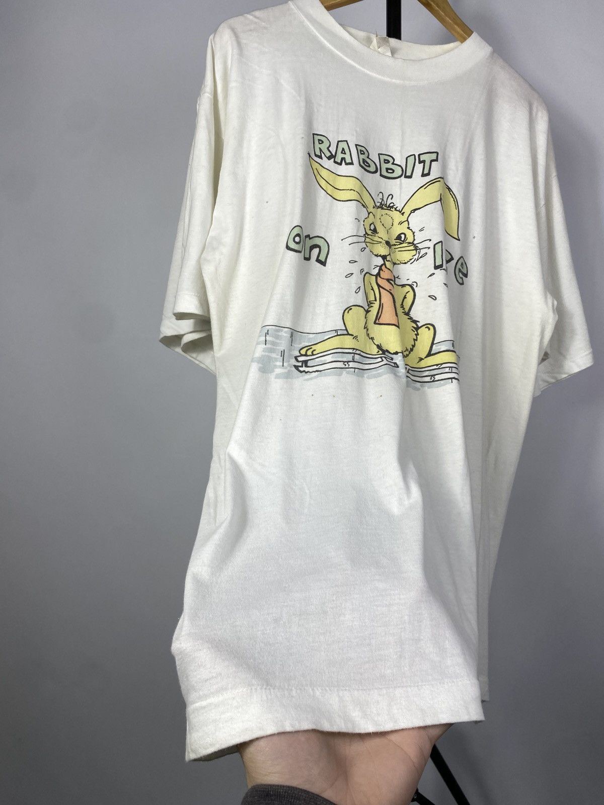 TEE JAYS Vintage 90s Animals Rabbit on Ice Y2K Tee Shirt Size US XXL / EU 58 / 5 - 2 Thumbnail