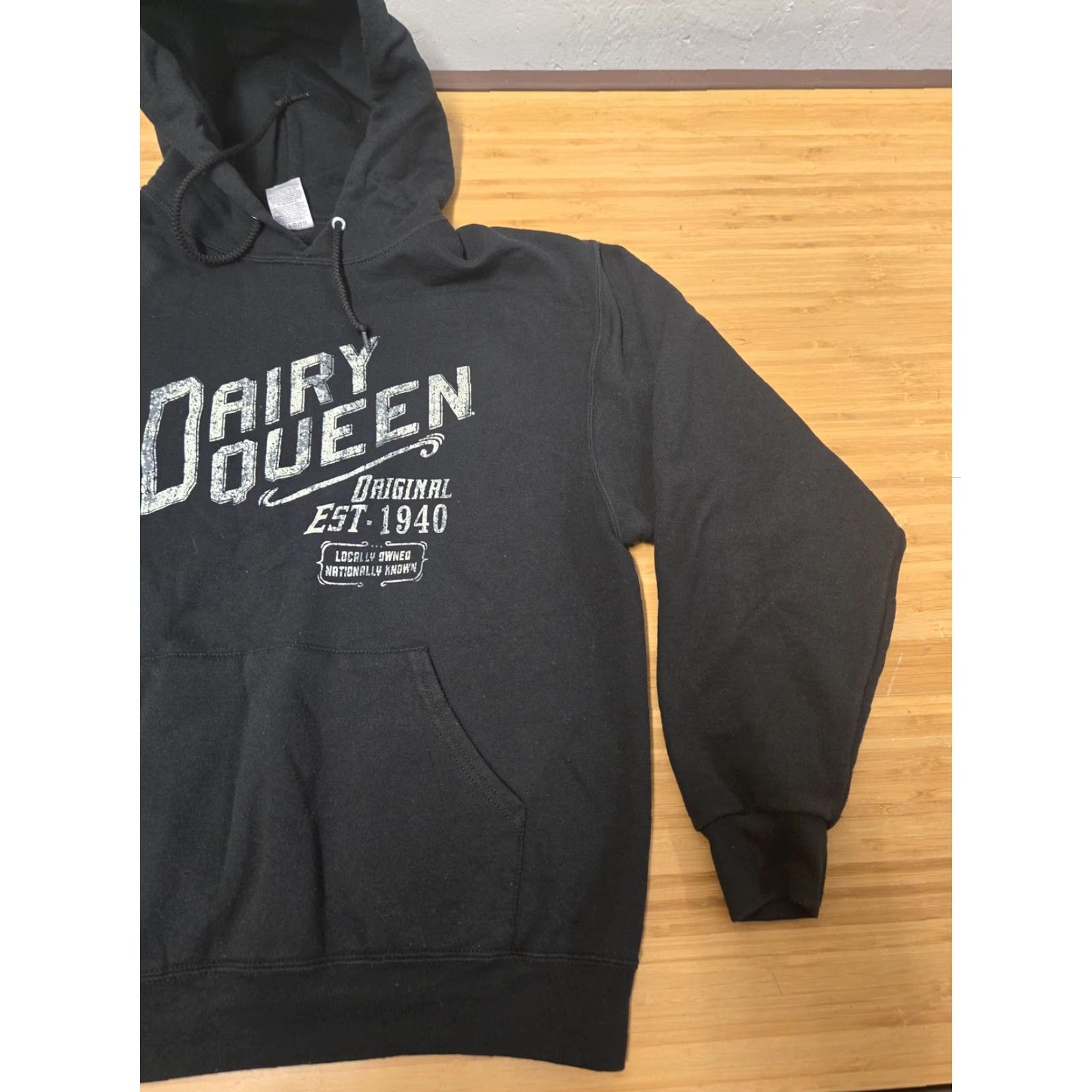 Jerzees Dairy Queen Hoodie Mens L Black Pullover Fleece Graphic Print Jerzees NuBlend Kangaroo Pocket Size US L / EU 52-54 / 3 - 2 Thumbnail