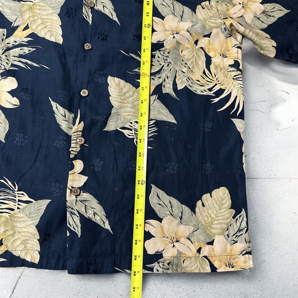 Tommy Bahama × Vintage Vintage Tommy Bahama Silk Blend Shirt Size Medium Size US M / EU 48-50 / 2 - 2 Thumbnail