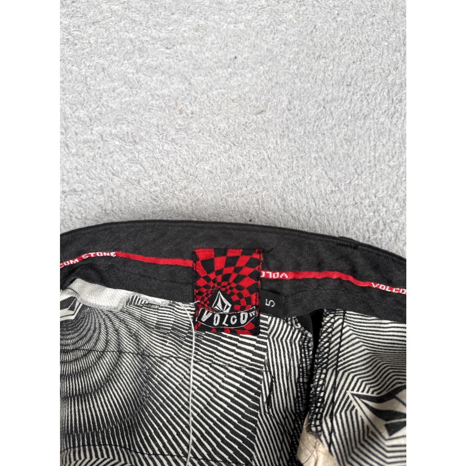 Volcom Volcom Shorts Juniors 5 Black Chino Twill Flat Front Casual Pockets Logo Summer Womens Size 27" / US 4 / IT 40 - 7 Thumbnail
