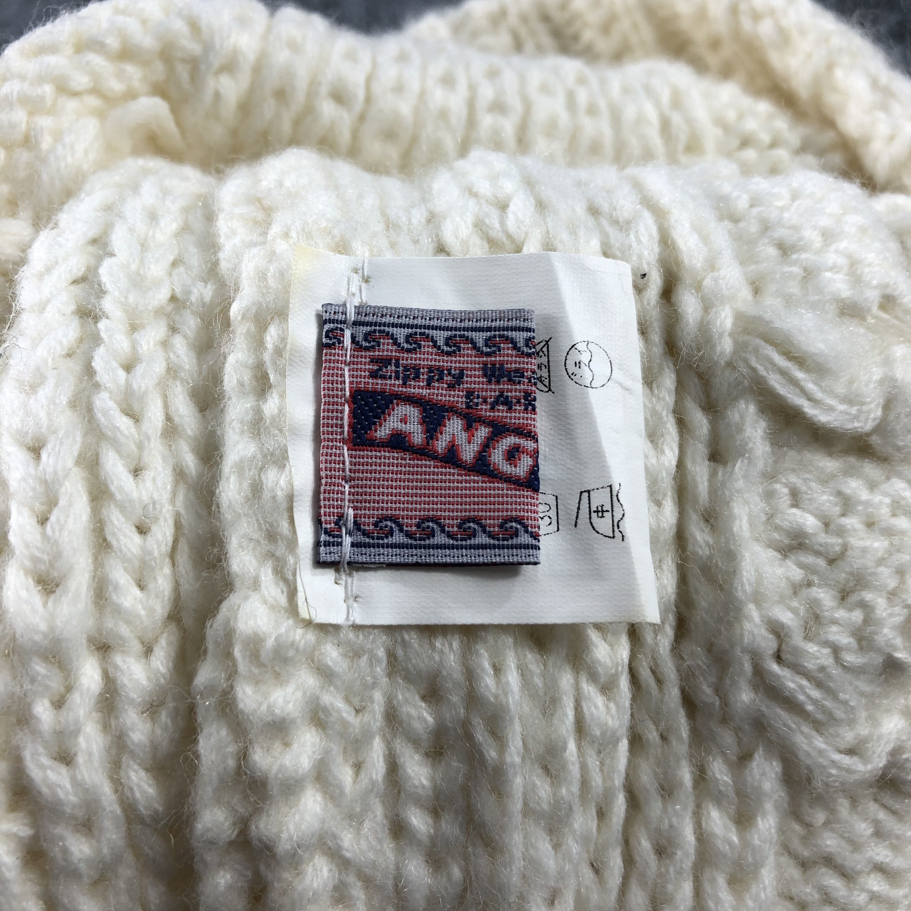 Vintage Angelic Cable Knit Bobble Beanie Snowcap Snow Hat B329 Size ONE SIZE - 6 Thumbnail