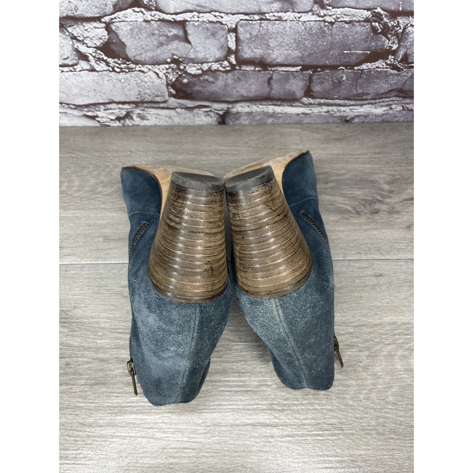 Club Monaco Club Monaco Brooklyn Blue Suede Side Zip Stacked Heel Bootie Size US 7.5 / IT 37.5 - 10 Thumbnail