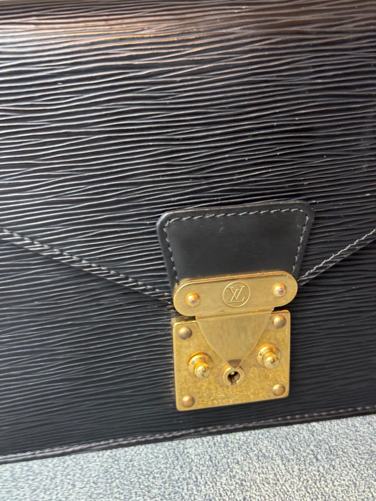 Louis Vuitton LOUIS VUITTON EPI SERIE DRAGONNE CLUTCH BAG Size ONE SIZE - 5 Thumbnail