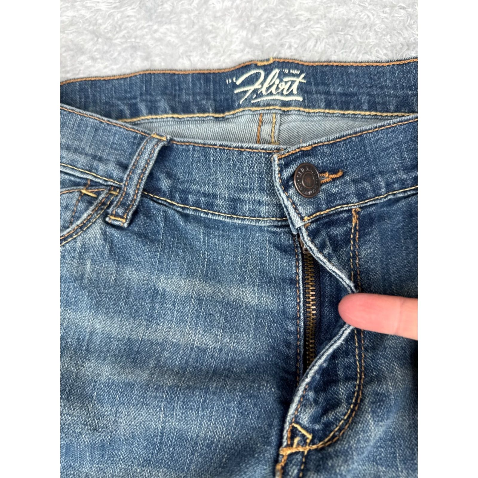 Old Navy Old Navy Jeans Women 8 Blue Denim Bootcut 32x31 Regular Inseam 31in 5-Pocket Stretch Cotton Blend Comfortable Casual Womens Jeans Size 30" / US 8 / IT 44 - 5 Thumbnail