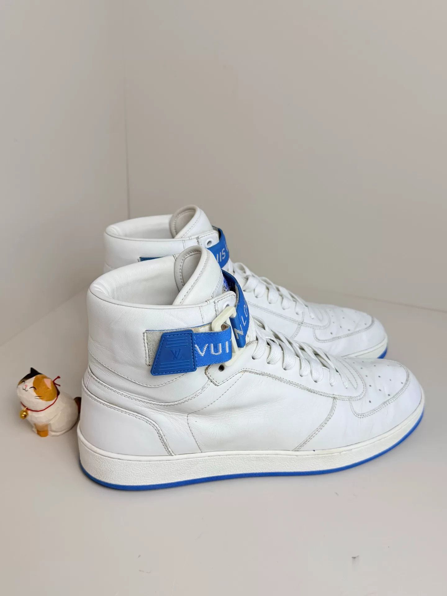 Louis Vuitton Louis Vuitton White Hitop Sneakers 8 Men Size US 8 / EU 41 - 1 Thumbnail
